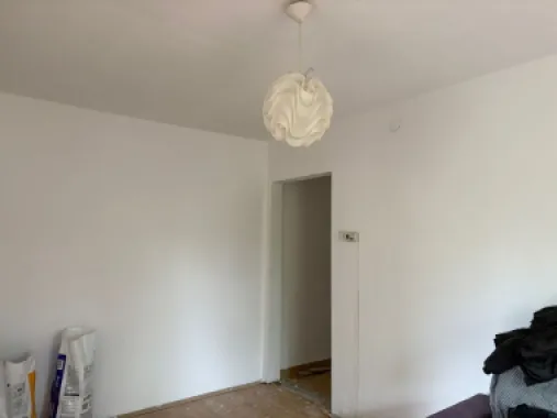 Dâmbu – Apartament 3 camere, etaj 2/4, balcon