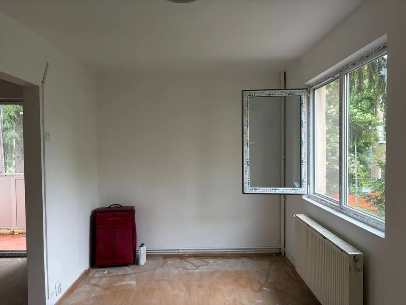 Dâmbu – Apartament 3 camere, etaj 2/4, balcon