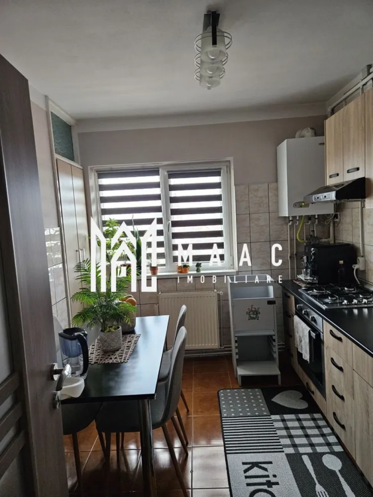 Apartament 2 Camere | 56 MPU | 2 Balcoane | Pivniță | Terezian - MAAC Imobiliare vă propune spre vânzare un apartament spațios cu 2 camere, situat la etajul 6, în zona Terezian

Caracteristici principale
 Suprafață utilă: 56 mp
 etajul 6
 compartimentare practică și luminoasă
 2 balcoane (unul deschis, unul închis)
 pivniță/boxă generoasă inclusă

Compartimentare
 living spațios cu acces la balcon deschis
 dormitor cu balcon închis
 bucătărie separată + cămară
 baie
 hol

Dotări și stare
 apartament renovat în 2017
 se vinde complet mobilat și utilat
 pregătit pentru mutare imediată
Avantaje
 suprafață generoasă pentru un apartament de 2 camere
 spații de depozitare suplimentare (cămară + pivniță)
 două balcoane pentru confort sporit
 ideal pentru locuit sau investiție

Pentru mai multe detalii sau pentru programarea unei vizionări, vă rugăm să ne contactați și să menționați ID-ul proprietății: CP3008159.
