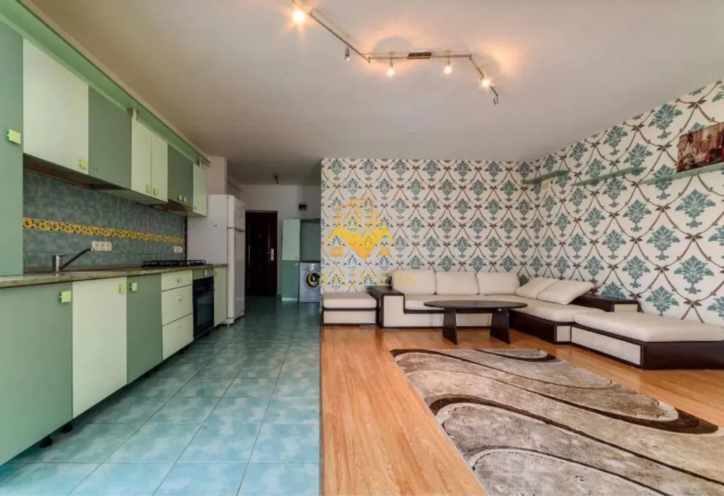 3 camere, modern,parcare,Calea Turzii zona Leroy Merlin, Petrom, Skoda - GOLDNESS Imobiliare vă propune spre închiriere un apartament cu 3 camere complet mobilat și utilat, la etajul 4 într-un imobil de 6 etaje, în cartierul Calea Turzii. 

Apartamentul este compartimentat astfel:
 - dormitor cu pat matrimonial, dressing, noptiere

 - dormitor cu pat matrimonial, dulap pentru haine

 - living cu bucatarie open-space complet utilată, canapea extensibilă, loc de servit masa 

 - baie cu cada, calorifer port prosop inox și dulap pentru depozitare.

 - terasa de 6 mp.

Imobilul este dotat cu toate cele necesare- centrală proprie, mașină de spălat haine, frigider, plită electrică, hotă, etc. 

Se află în apropierea stațiilor de transport în comun, magazine, restaurante, spații verzi, farmacii, etc. 

Dispune de parcare !

Dacă sunteți interesați de acest apartament și doriți să îl vizionați, dar și pentru alte oferte sau detalii nu ezitați să ne contactați telefonic sau prin e-mail. Vă stăm la dispoziție!