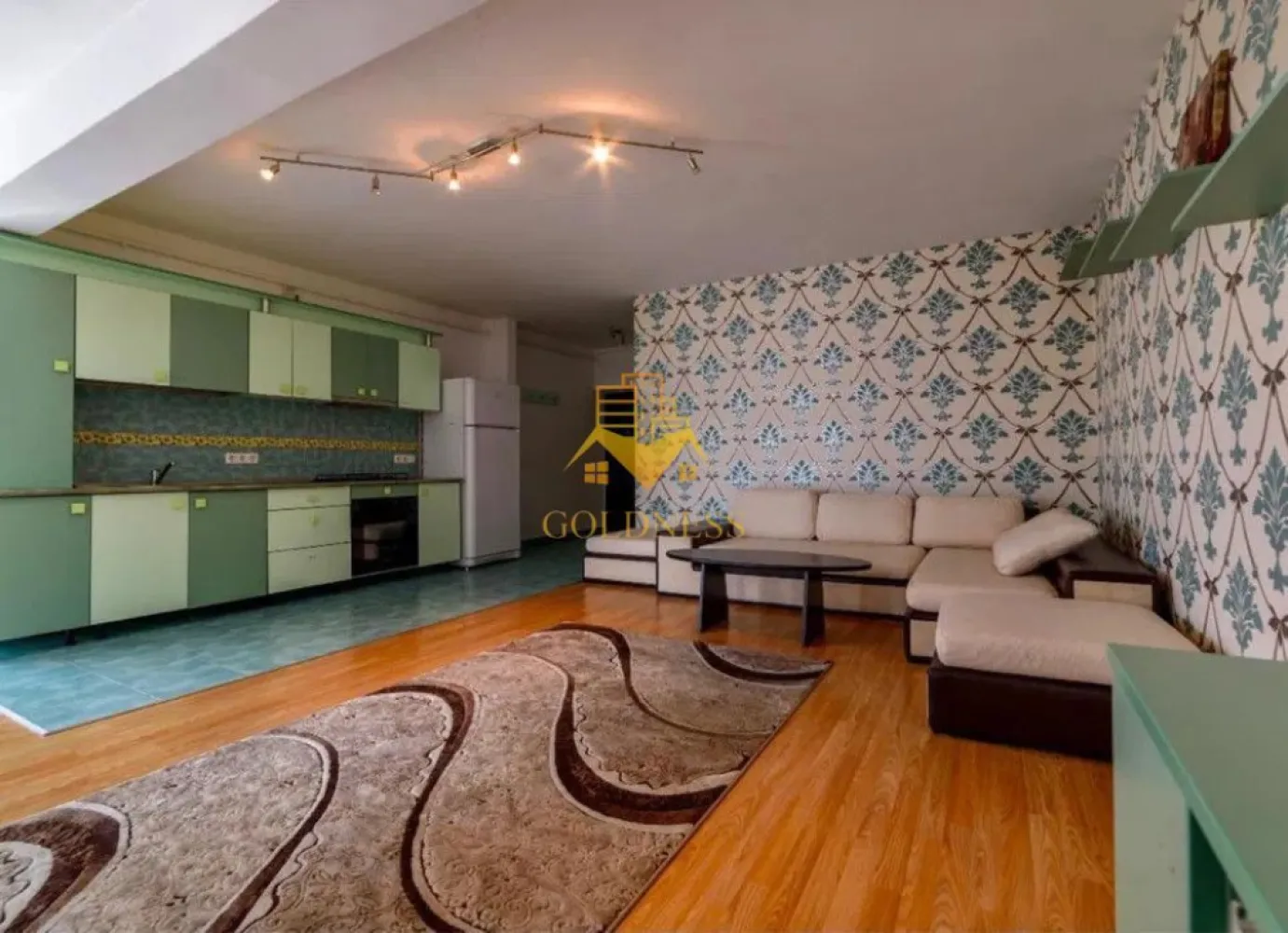 3 camere, modern,parcare,Calea Turzii zona Leroy Merlin, Petrom, Skoda - GOLDNESS Imobiliare vă propune spre închiriere un apartament cu 3 camere complet mobilat și utilat, la etajul 4 într-un imobil de 6 etaje, în cartierul Calea Turzii. 

Apartamentul este compartimentat astfel:
 - dormitor cu pat matrimonial, dressing, noptiere

 - dormitor cu pat matrimonial, dulap pentru haine

 - living cu bucatarie open-space complet utilată, canapea extensibilă, loc de servit masa 

 - baie cu cada, calorifer port prosop inox și dulap pentru depozitare.

 - terasa de 6 mp.

Imobilul este dotat cu toate cele necesare- centrală proprie, mașină de spălat haine, frigider, plită electrică, hotă, etc. 

Se află în apropierea stațiilor de transport în comun, magazine, restaurante, spații verzi, farmacii, etc. 

Dispune de parcare !

Dacă sunteți interesați de acest apartament și doriți să îl vizionați, dar și pentru alte oferte sau detalii nu ezitați să ne contactați telefonic sau prin e-mail. Vă stăm la dispoziție!