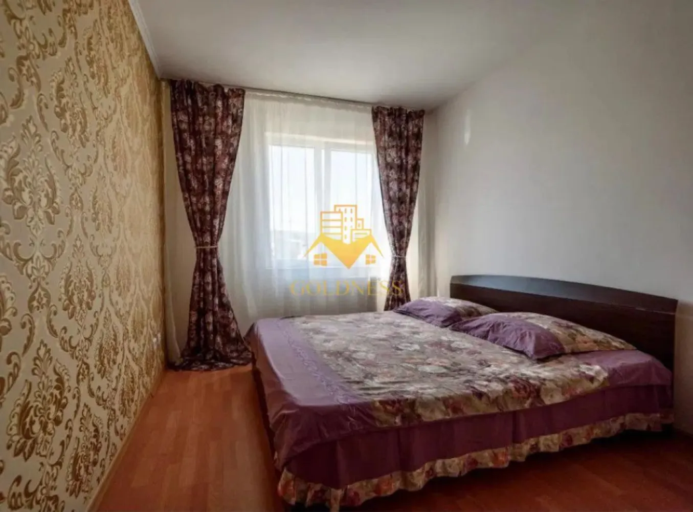 3 camere, modern,parcare,Calea Turzii zona Leroy Merlin, Petrom, Skoda - GOLDNESS Imobiliare vă propune spre închiriere un apartament cu 3 camere complet mobilat și utilat, la etajul 4 într-un imobil de 6 etaje, în cartierul Calea Turzii. 

Apartamentul este compartimentat astfel:
 - dormitor cu pat matrimonial, dressing, noptiere

 - dormitor cu pat matrimonial, dulap pentru haine

 - living cu bucatarie open-space complet utilată, canapea extensibilă, loc de servit masa 

 - baie cu cada, calorifer port prosop inox și dulap pentru depozitare.

 - terasa de 6 mp.

Imobilul este dotat cu toate cele necesare- centrală proprie, mașină de spălat haine, frigider, plită electrică, hotă, etc. 

Se află în apropierea stațiilor de transport în comun, magazine, restaurante, spații verzi, farmacii, etc. 

Dispune de parcare !

Dacă sunteți interesați de acest apartament și doriți să îl vizionați, dar și pentru alte oferte sau detalii nu ezitați să ne contactați telefonic sau prin e-mail. Vă stăm la dispoziție!