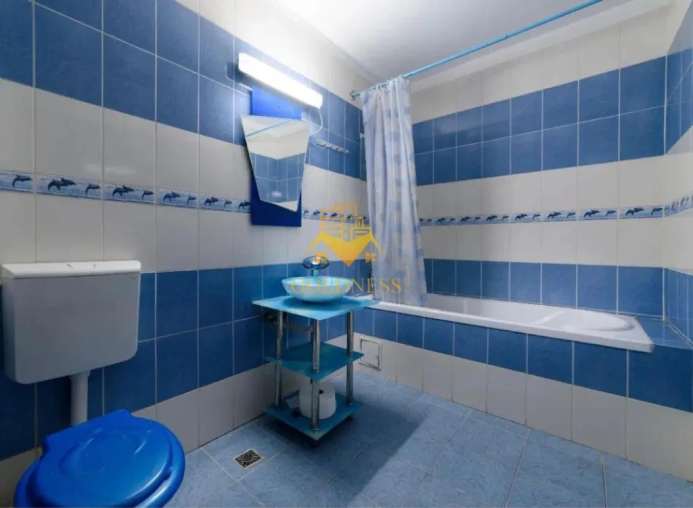 3 camere, modern,parcare,Calea Turzii zona Leroy Merlin, Petrom, Skoda - GOLDNESS Imobiliare vă propune spre închiriere un apartament cu 3 camere complet mobilat și utilat, la etajul 4 într-un imobil de 6 etaje, în cartierul Calea Turzii. 

Apartamentul este compartimentat astfel:
 - dormitor cu pat matrimonial, dressing, noptiere

 - dormitor cu pat matrimonial, dulap pentru haine

 - living cu bucatarie open-space complet utilată, canapea extensibilă, loc de servit masa 

 - baie cu cada, calorifer port prosop inox și dulap pentru depozitare.

 - terasa de 6 mp.

Imobilul este dotat cu toate cele necesare- centrală proprie, mașină de spălat haine, frigider, plită electrică, hotă, etc. 

Se află în apropierea stațiilor de transport în comun, magazine, restaurante, spații verzi, farmacii, etc. 

Dispune de parcare !

Dacă sunteți interesați de acest apartament și doriți să îl vizionați, dar și pentru alte oferte sau detalii nu ezitați să ne contactați telefonic sau prin e-mail. Vă stăm la dispoziție!