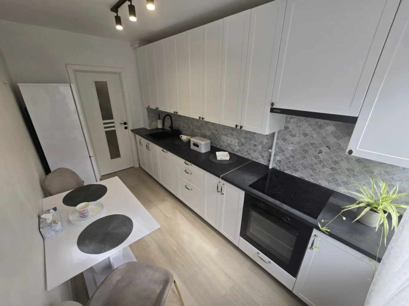 Apartament 2 camere,50mp+balcon,mobilat si utilat,lift nou