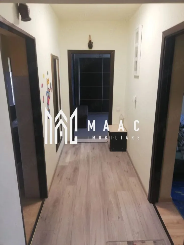 Apartament 2 camere | Parter | Terasă | Șelimbăr - MAAC Imobiliare vă propune spre vânzare un apartament spațios cu 2 camere, situat la parter.

Caracteristici principale
 • Suprafață utilă: 69,8 mp
 • etaj: parter
 • compartimentare generoasă și practică
 • balcon + terasă
 • spațiu de depozitare suplimentar (~3 mp)

Compartimentare
 • 2 camere spațioase
 • bucătărie separată
 • baie cu geam (aerisire naturală)
 • 2 holuri
 • balcon cu acces către terasă

Dotări și finisaje
 • centrală termică proprie
 • aer condiționat
 • bucătărie complet echipată
 • mașină de spălat rufe
 • uscător de rufe
 • se vinde complet mobilat și utilat

Avantaje
 • suprafață peste medie pentru 2 camere
 • compartimentare eficientă
 • spații de depozitare suplimentare
 • ideal pentru locuit sau investiție
 • locuință gata de mutat

Pentru mai multe detalii sau pentru programarea unei vizionări, vă rugăm să ne contactați și să menționați ID-ul proprietății: CP3015266.