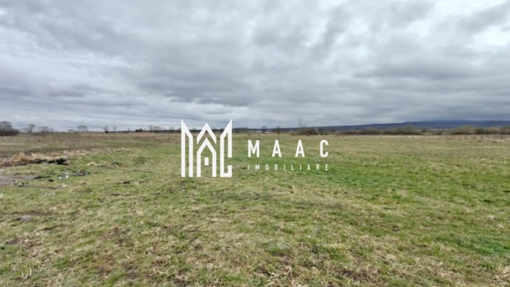 Teren extravilan I 2400 mp I Arabil I Teren drept I Cristian - MAAC Imobiliare vă prezintă spre achiziție un teren situat în extravilanul localității Cristian, județul Sibiu.

Caracteristicile terenului

Suprafață totală: 2400 mp
Dimensiuni: aproximativ 19 m deschidere și 132 m lungime
Formă regulată, ușor de gestionat
Categoria de folosință: arabil
Teren drept, fără înclinație

Accesul se poate face cu mașină de teren, drumul fiind practicabil pentru vehicule off‑road.

Pentru informații suplimentare, contactați MAAC Imobiliare și menționați ID CP3016305.