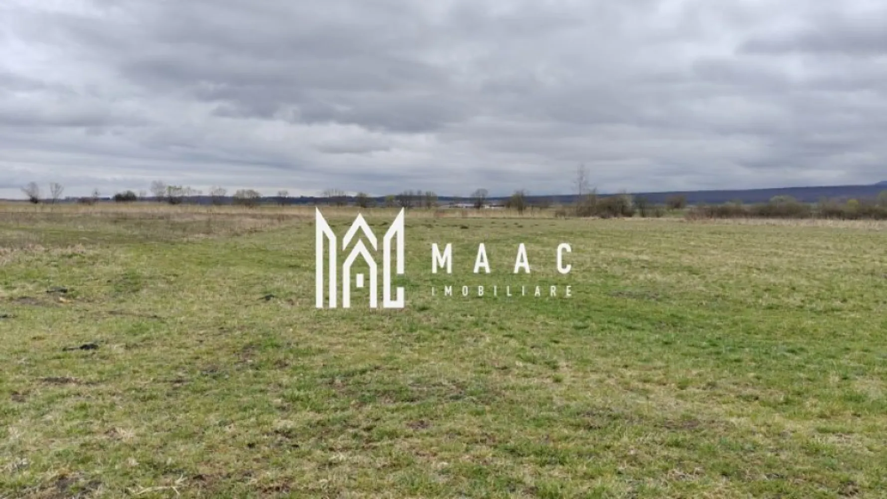 Teren extravilan I 2400 mp I Arabil I Teren drept I Cristian - MAAC Imobiliare vă prezintă spre achiziție un teren situat în extravilanul localității Cristian, județul Sibiu.

Caracteristicile terenului

Suprafață totală: 2400 mp
Dimensiuni: aproximativ 19 m deschidere și 132 m lungime
Formă regulată, ușor de gestionat
Categoria de folosință: arabil
Teren drept, fără înclinație

Accesul se poate face cu mașină de teren, drumul fiind practicabil pentru vehicule off‑road.

Pentru informații suplimentare, contactați MAAC Imobiliare și menționați ID CP3016305.