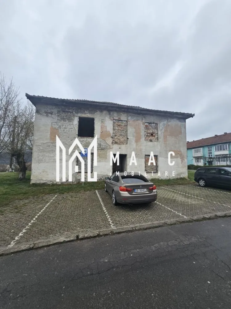 Teren și construcție I 667 mp I De Renovat I Copșa Mică - MAAC Imobiliare pune la dispoziție spre vânzare un pachet format din teren intravilan și o construcție existentă, situate în localitatea Copșa Mică. 
Proprietatea oferă potențial atât pentru reconstrucție, cât și pentru valorificarea structurii actuale.

Teren – 667 mp intravilan
- categoria: curți–construcții
- suprafață: 667 mp
- formă regulată, cu fronturi stradale de 42 m și 16 m
- toate utilitățile sunt disponibile la proprietate

Imobilul poate fi reabilitat sau demolat, în funcție de planurile viitorului proprietar.

Caracteristici:
- an aproximativ al construcției: 1980
- structură solidă, cu fundatie din beton și zidărie
- suprafață construită desfășurată: 1422 mp
- regim de înălțime: S + P + E + P
- schițele releveu sunt atașate anunțului

Pentru detalii suplimentare, contactați MAAC Imobiliare și menționați CP3007145.