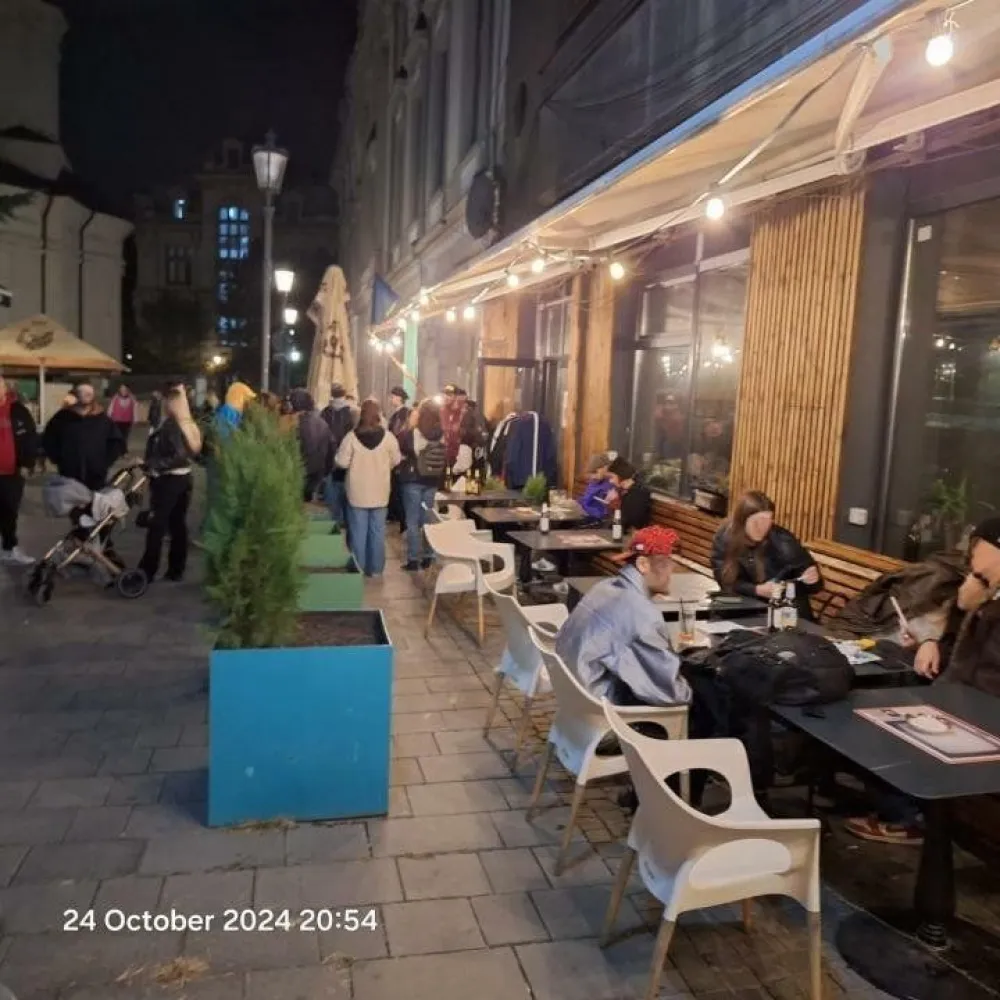 BRASADAS închiriază sp. comercial 135mp in centrul istoric. - Agenția imobiliara BRASADAS închiriază spatiu comercial in centru vechi cu.uprafata utila 135 m2 si 2 intrari separate, cu vitrina stradala de 15m si cu vad comercial bun.
In 2024 a fost autorizat ca si cafenea .
Nu necesita autorizare isu
Pentru mai multe oferte accesați www.brasadas.com