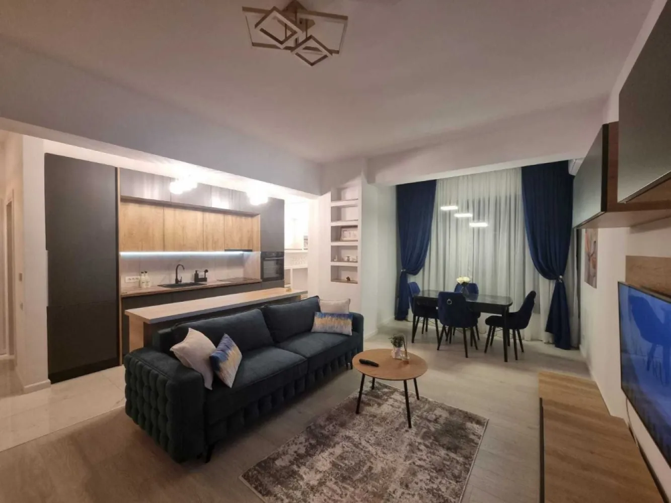 BRASADAS închiriază Ap 2 Cam 63mp Et6/7 PARCARE 2024 Marriot - Agenția imobiliara BRASADAS închiriază apartament cu 2 camere, complet mobilat si utilat in Marriot.

Apartamentul are o suprafata de 63 mp si se afla la ETAJUL 5/7 intr-un bloc finalizat in anul 2024.

Imobilul este mobilat in stil modern si utilat pentru mutarea imediata, dotat atat cu toate electrocasnicele necesare (frigider incorporabil, masina de spalat vase, plita electrica, cuptor incorporabil, cuptor cu microunde, fierbator apa, prajitor paine, aparat de facut cafea, masina de spalat rufe, 2 aere conditionate, 2 televizoare smart TV) cat si cu obiectele necesare in bucatarie ( vesela, pahare, tacamuri, etc).

Apartamentul are un balcon generos, amenajat si inchis cu geamuri termopan.

Loc de parcare subteran inclus in pret. 

Pentru mai multe oferte accesați www.brasadas.com.