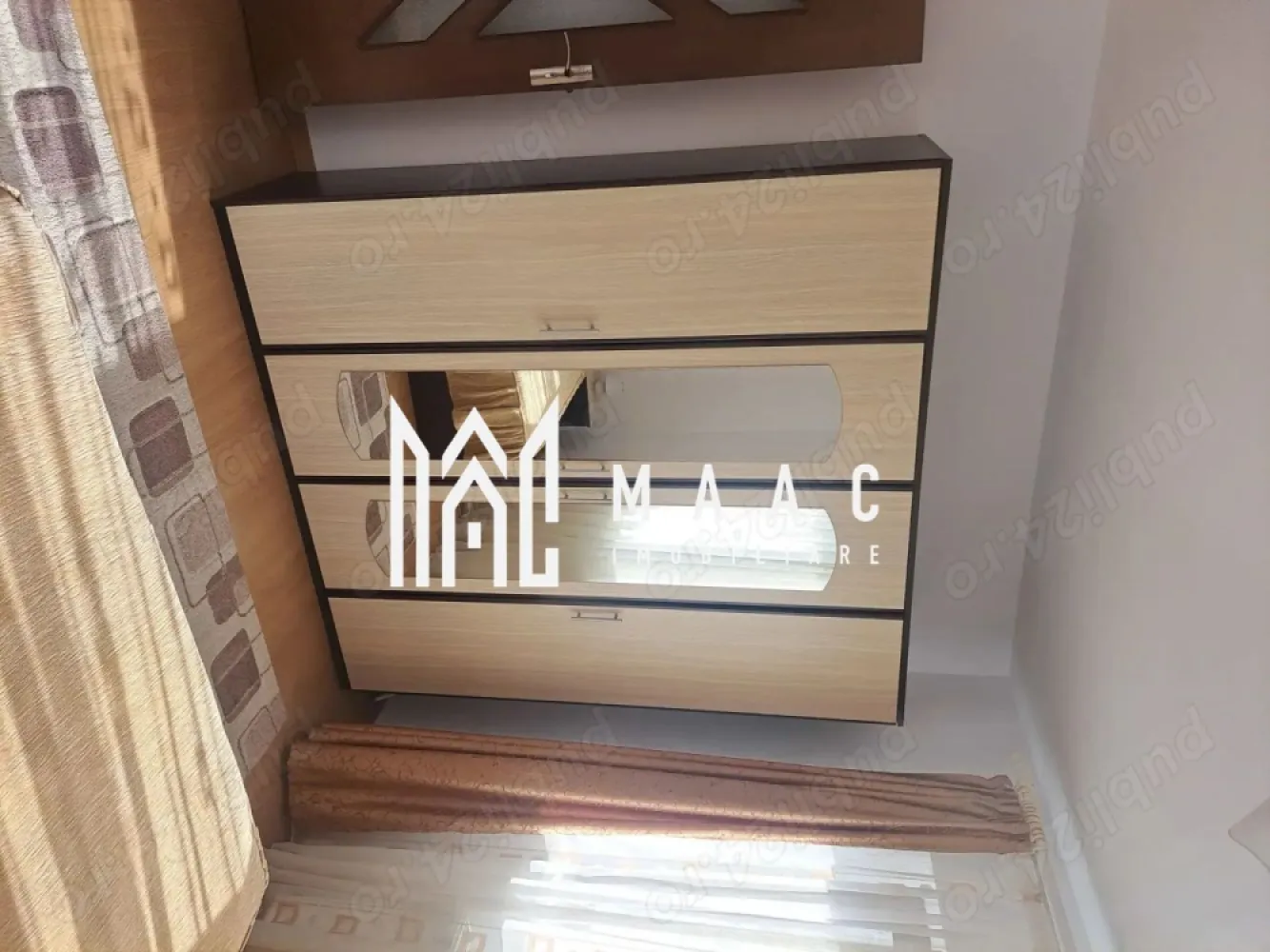 Apartament 2 camere I 55mp I Etaj 1 I Zona Turnisor - Maac imobiliare ofera spre inchiriere apartament cu 2 camere la etajul 1. Compartimentarea imobilului: Hol de acces, living spațios, dormitor matrimonial, bucătărie utilată și mobilată ( cu acces la balcon ), baie cu cadă și geam de aerisire. Dotări bucatarie: plită pe gaz, cuptor, masina de spălat vase, hotă, frigider, cuptor cu microunde etc. Apartamentul dispune de centrală proprie, încălzirea realizându-se prin calorifere. Se percepe garanție în cuantumul unei chirii lunare. Nu se acceptă animale de companie. Pentru mai multe detalii, vă rugăm să specificați telefonic că este vorba despre apartamentul cu ID: CP2810442