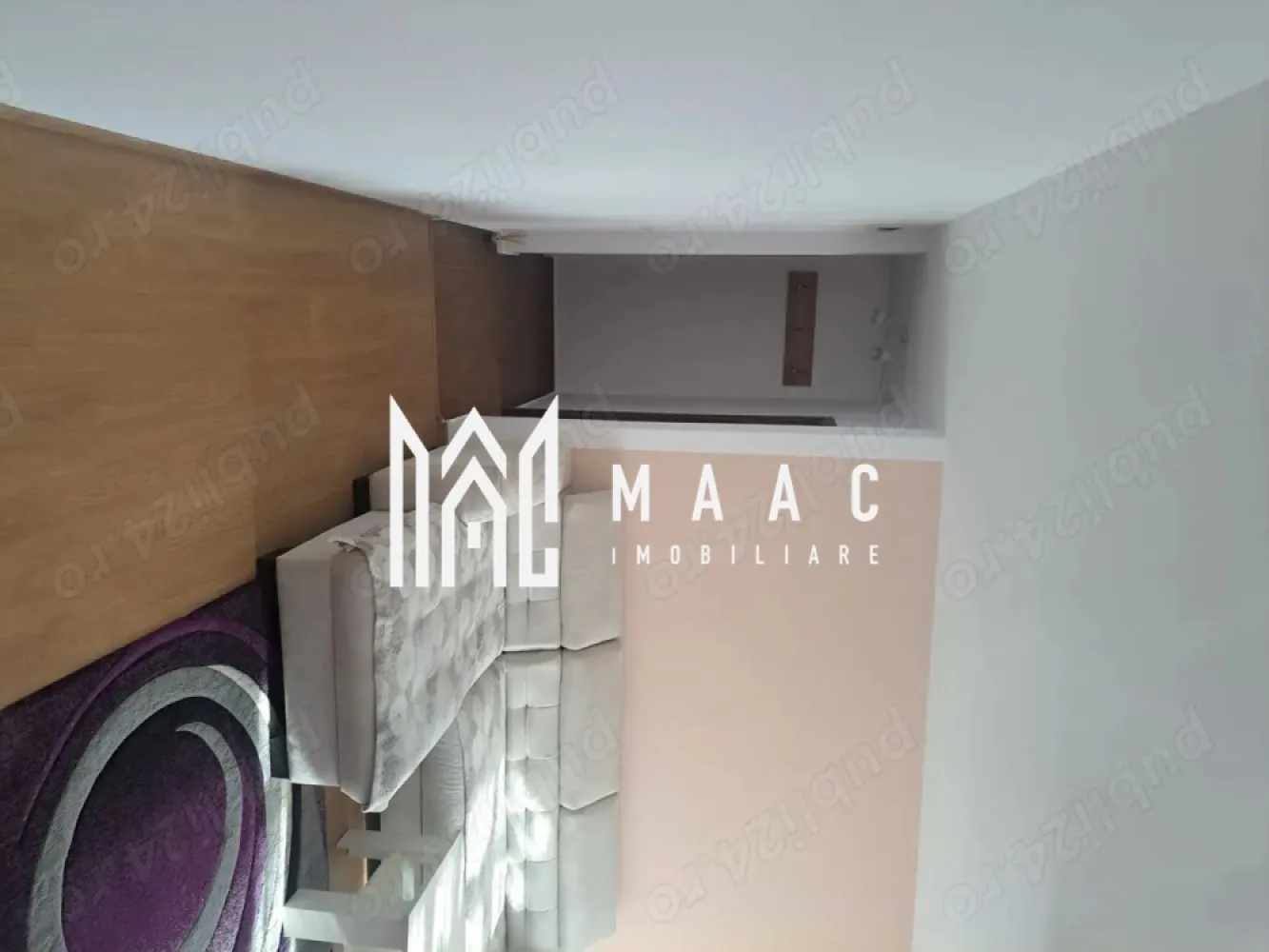 Apartament 2 camere I 55mp I Etaj 1 I Zona Turnisor - Maac imobiliare ofera spre inchiriere apartament cu 2 camere la etajul 1. Compartimentarea imobilului: Hol de acces, living spațios, dormitor matrimonial, bucătărie utilată și mobilată ( cu acces la balcon ), baie cu cadă și geam de aerisire. Dotări bucatarie: plită pe gaz, cuptor, masina de spălat vase, hotă, frigider, cuptor cu microunde etc. Apartamentul dispune de centrală proprie, încălzirea realizându-se prin calorifere. Se percepe garanție în cuantumul unei chirii lunare. Nu se acceptă animale de companie. Pentru mai multe detalii, vă rugăm să specificați telefonic că este vorba despre apartamentul cu ID: CP2810442