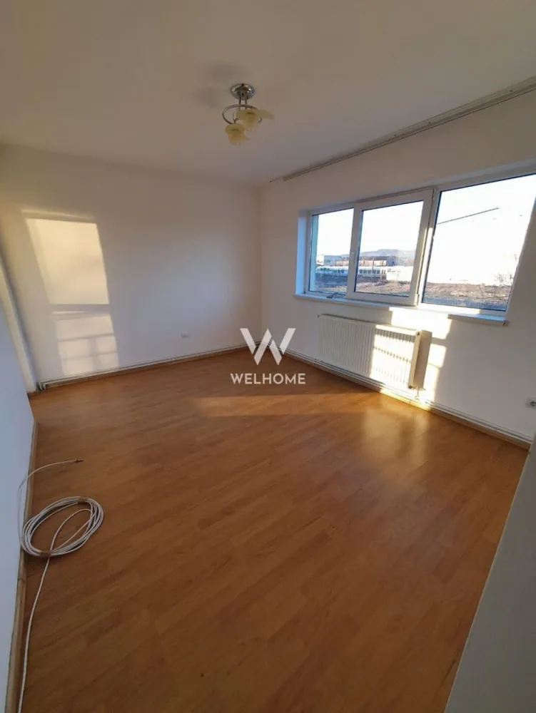 Apartament central, luminos, Trei Stejari lângă Mall. - Apartament 3 camere LUMINOS | 65 mp utili 9 mp balcon| Trei Stejari

3 camere decomandate | spațios | luminos
Orientare foarte bună – soare pe tot parcursul zilei 

Etaj 1 / 2 (bloc tip vilă – foarte căutat)
Balcon mare 9 mp – acces din sufragerie, dormitor și bucătărie

✔ bucătărie separată
✔ apartament nemobilat – ideal pentru amenajare după gust
✔ bloc izolat – consum mic de încălzire
✔ vecini puțini – zonă liniștită

Suprafață totală: 65 mp plus 9 mp balcon

 Cartier Trei Stejari – zonă de case
aproape de Promenada Mall, Gară, Școala 4 și magazine

Stradă recent asfaltată

Pret:138.000 euro