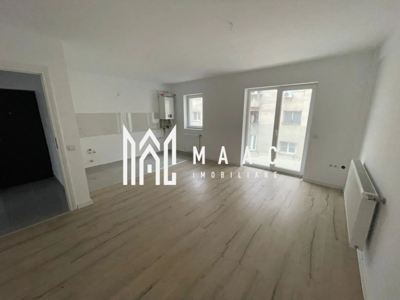 Apartament 2 camere| 49 mp| 2 locuri de parcare| Str Mihail Kogălniceanu - MAAC Imobiliare vă propune spre vanzare un apartament cu 2 camere, situat într-un bloc nou, finalizat recent, pe Strada Mihail Kogălniceanu nr. 58B. 
Proprietatea are o suprafață utilă de 49 mp și se predă nemobilată și neutilată, oferind libertatea de a fi amenajată după propriul gust.

Tip imobil: bloc nou, construcție modernă și solidă
Compartimentare: living cu bucătărie open-space, dormitor separat, baie, balcon

Detalii și dotări:
Apartament nou, nefolosit
2 locuri de parcare incluse
Acces securizat cu barieră
Finisaje moderne și de calitate
Ideal pentru birou sau locuință personalizată
Disponibil imediat

Pentru mai multe detalii specificati telefonic ID:CP2810418