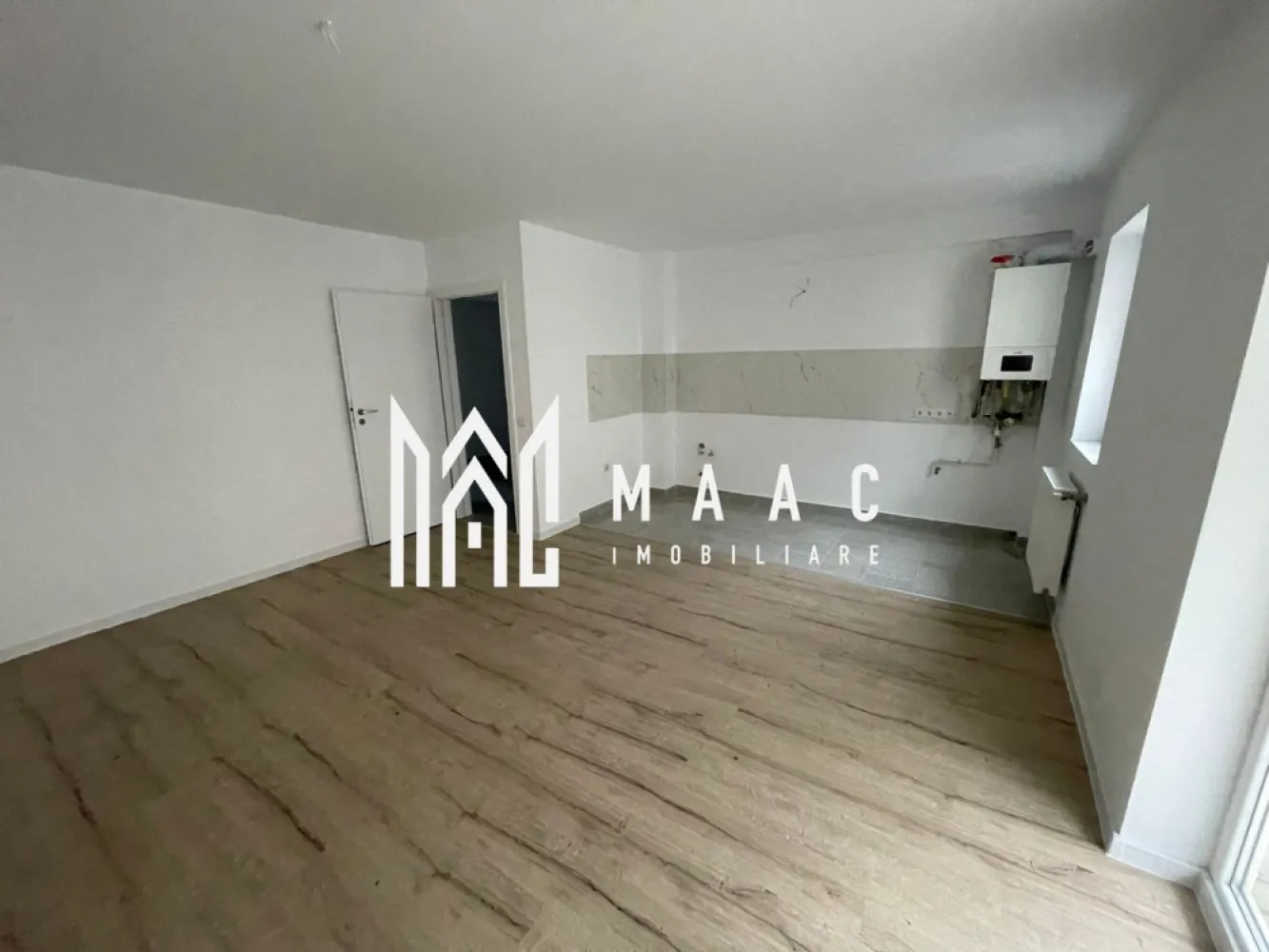 Apartament 2 camere| 49 mp| 2 locuri de parcare| Str Mihail Kogălniceanu - MAAC Imobiliare vă propune spre vanzare un apartament cu 2 camere, situat într-un bloc nou, finalizat recent, pe Strada Mihail Kogălniceanu nr. 58B. 
Proprietatea are o suprafață utilă de 49 mp și se predă nemobilată și neutilată, oferind libertatea de a fi amenajată după propriul gust.

Tip imobil: bloc nou, construcție modernă și solidă
Compartimentare: living cu bucătărie open-space, dormitor separat, baie, balcon

Detalii și dotări:
Apartament nou, nefolosit
2 locuri de parcare incluse
Acces securizat cu barieră
Finisaje moderne și de calitate
Ideal pentru birou sau locuință personalizată
Disponibil imediat

Pentru mai multe detalii specificati telefonic ID:CP2810418