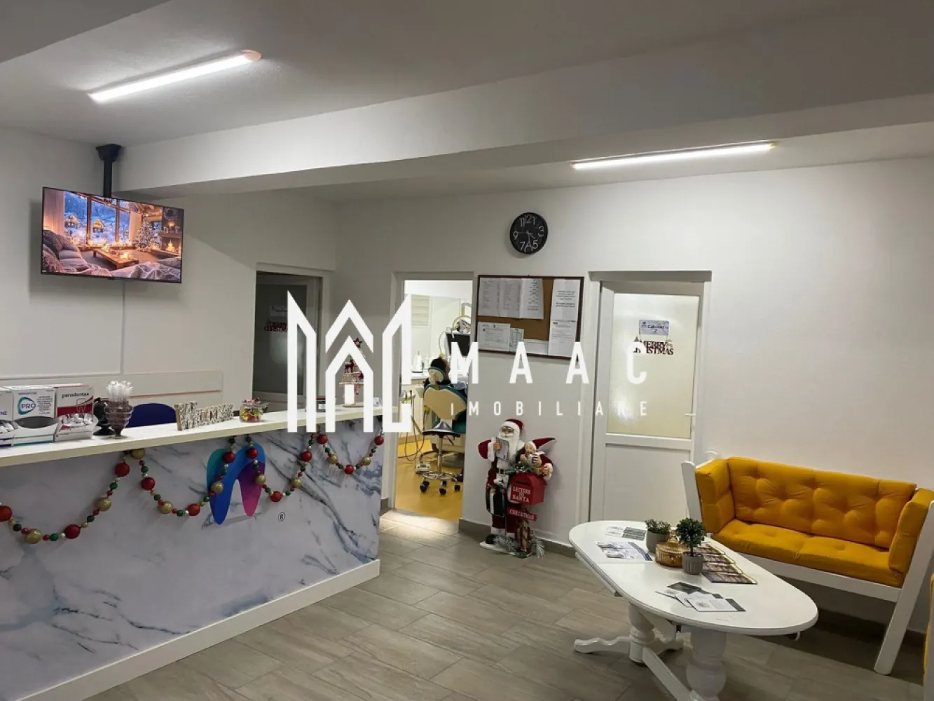 Cabinet Stomatologic I Spațiu Comercial I 116mp I Sura Mare - Maac Imobiliare vă oferă spre vânzare un spațiu comercial modern, situat într-o zonă accesibilă din Șura Mare, perfect amenajat pentru desfășurarea unei activități medicale – cabinet stomatologic sau alte servicii.

 Detalii:
 • Suprafață totală: 116 mp
 • Disponibil mobilat complet pentru cabinet stomatologic – preț 145.000 €
 • Disponibil și nemobilat – preț 130.000 €
 • Spațiu modern, luminos, compartimentat eficient
 • Toate utilitățile asigurate

 Ideal pentru: cabinet stomatologic, cabinet medical, centru estetic, birouri sau alte activități comerciale.

Pentru mai multe detalii sau pentru programarea unei vizionări, vă rugăm să specificați ID: CP2810375