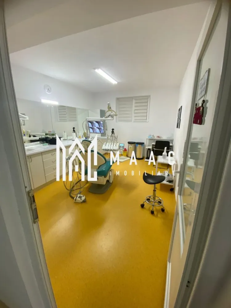 Cabinet Stomatologic I Spațiu Comercial I 116mp I Sura Mare - Maac Imobiliare vă oferă spre vânzare un spațiu comercial modern, situat într-o zonă accesibilă din Șura Mare, perfect amenajat pentru desfășurarea unei activități medicale – cabinet stomatologic sau alte servicii.

 Detalii:
 • Suprafață totală: 116 mp
 • Disponibil mobilat complet pentru cabinet stomatologic – preț 145.000 €
 • Disponibil și nemobilat – preț 130.000 €
 • Spațiu modern, luminos, compartimentat eficient
 • Toate utilitățile asigurate

 Ideal pentru: cabinet stomatologic, cabinet medical, centru estetic, birouri sau alte activități comerciale.

Pentru mai multe detalii sau pentru programarea unei vizionări, vă rugăm să specificați ID: CP2810375