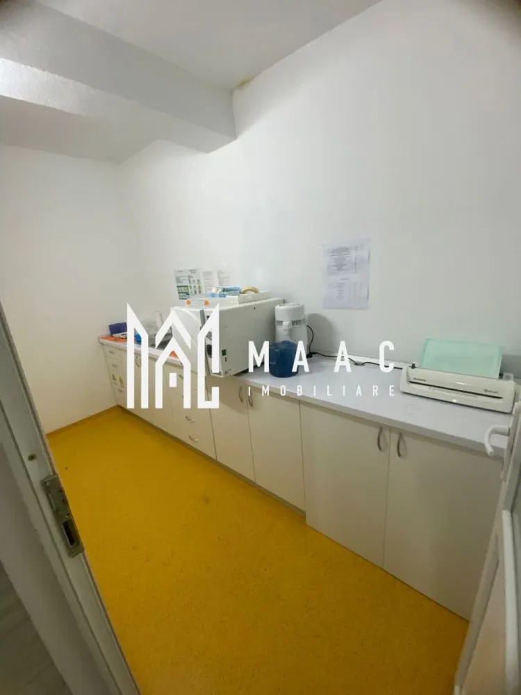 Cabinet Stomatologic I Spațiu Comercial I 116mp I Sura Mare - Maac Imobiliare vă oferă spre vânzare un spațiu comercial modern, situat într-o zonă accesibilă din Șura Mare, perfect amenajat pentru desfășurarea unei activități medicale – cabinet stomatologic sau alte servicii.

 Detalii:
 • Suprafață totală: 116 mp
 • Disponibil mobilat complet pentru cabinet stomatologic – preț 145.000 €
 • Disponibil și nemobilat – preț 130.000 €
 • Spațiu modern, luminos, compartimentat eficient
 • Toate utilitățile asigurate

 Ideal pentru: cabinet stomatologic, cabinet medical, centru estetic, birouri sau alte activități comerciale.

Pentru mai multe detalii sau pentru programarea unei vizionări, vă rugăm să specificați ID: CP2810375