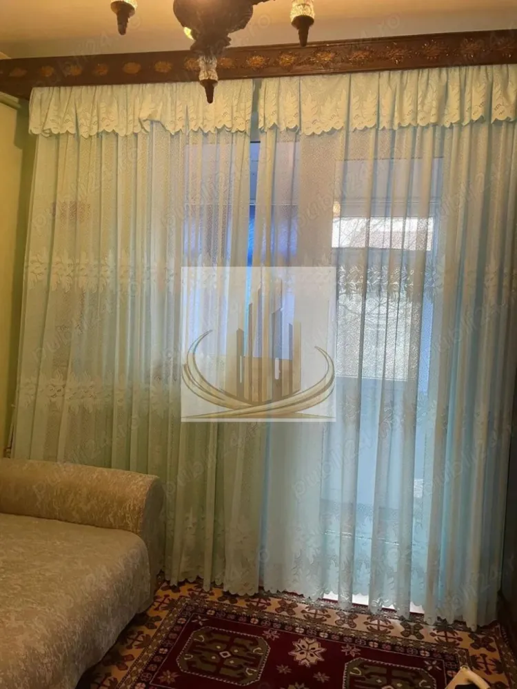 Apartament 3 camere–poziție excelentă, comision 0% – INSTITUT - FARA COMISION DIN PARTEA CUMPARATORULUI

Vă propunem spre vânzare un apartament cu 3 camere, situat într-una dintre cele mai apreciate și căutate zone ale orașului – Zona Institut. Proprietatea este ideală atât pentru locuit, cât și pentru investiție, datorită poziționării excelente și compartimentării eficiente.

Apartamentul este amplasat la etajul 4 din 4 al unui bloc solid din cărămidă, construit în anul 1964, prevăzut cu acoperiș din țiglă și pod, oferind un plus de confort termic și protecție. Imobilul nu dispune de lift.

Compartimentare:
sufragerie luminoasă
2 dormitoare confortabile
baie
bucătărie spațioasă cu debara
balcon închis
Dotări și avantaje:
izolație exterioară
tâmplărie PVC
se vinde complet mobilat și utilat
acces facil către magazine, școli, mijloace de transport și alte puncte de interes