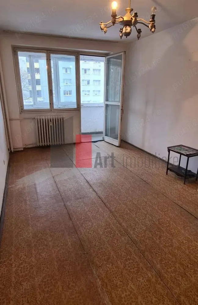 APARTAMENT 3 CAMERE LACUL TEI - Va prezentam spre vanzare un apartament de 3 camere situat pe bulevardul
 Lacul Tei intr-un bloc de apartamente la etajul 1 din 10 in suprafata de 60mp utili.
 Apartamentul se compune din living, 2 dormitoare,bucatarie, baie,hol si 
 necesita renovare completa.
 Comfortul termic este realizat de la sistemul centralizat .
 Pretul este 119 900 euro si este nrgociabil.
 Pentru mai multe detalii sau vizionare sunati la 0722 371 033.