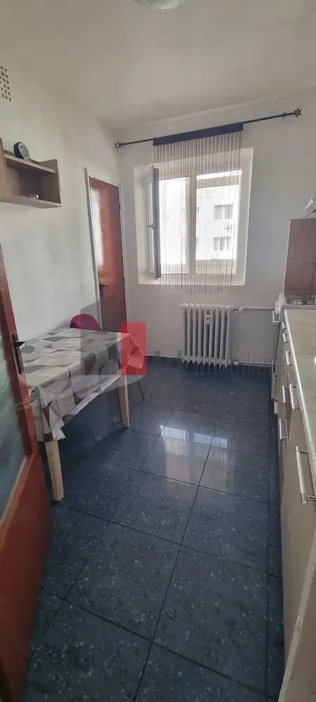 APARTAMENT 2 CAMERE PETRE ISPIRESCU / ENE MODORAN - Va prezentam spre vanzare un apartament de 2 camere decomandate situat la 
 intersectia strazilor Petre Ispirescu cu Ene Modoran , intr-un bloc de apartamente
 reabilitat termic, la etajul 6 din 8 , construit in anul 1984.
 Apartamentul se vinde utilat si mobilat.
 Pentru mai multe imformatii sau vizionare va rog sunati la 0722371033.