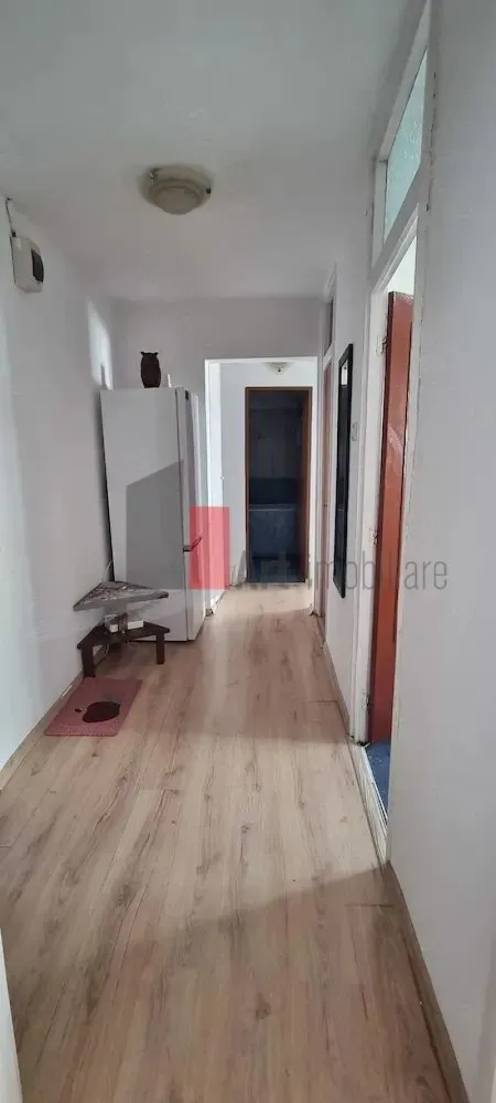 APARTAMENT 2 CAMERE PETRE ISPIRESCU / ENE MODORAN - Va prezentam spre vanzare un apartament de 2 camere decomandate situat la 
 intersectia strazilor Petre Ispirescu cu Ene Modoran , intr-un bloc de apartamente
 reabilitat termic, la etajul 6 din 8 , construit in anul 1984.
 Apartamentul se vinde utilat si mobilat.
 Pentru mai multe imformatii sau vizionare va rog sunati la 0722371033.