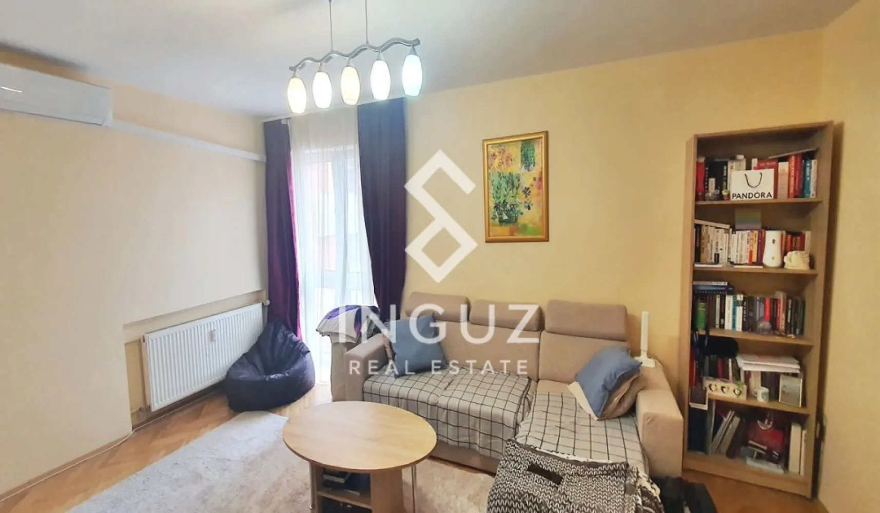 Apartament 2 camere de închiriat | Iancului, București - Apartament 2 camere de închiriat | Iancului, București

Preț: 2.400 RON (negociabil)
Comision agenție: 50%

Locație:

Iancului – la aproximativ 50 m de stația de metrou Piața Iancului
În apropiere de Parcul Tolbuhin, Școala 56 și Liceul Hasdeu

Detalii proprietate:
Tip: apartament 2 camere
Suprafață utilă: 48 m²
Compartimentare: semidecomandat
Etaj: 2 / 10
An construcție: 1970 (bloc reabilitat termic)
Încălzire: centralizată (repartitoare)
Disponibil din: 01.05.2026
Clasă energetică: A
Dotări:
Complet renovat
Mobilat complet
Aer condiționat
Mașină de spălat
Frigider
Aragaz + cuptor + hotă
Boiler baie
Internet (fibra optică – RCS)
Debara
Senzor de fum
Descriere:

Apartament de 2 camere, situat la etajul 2, într-un bloc reabilitat termic, cu vedere către Parcul Tolbuhin.

Locuința este complet renovată și se prezintă într-o stare impecabilă, fiind mobilată și utilată complet, pregătită pentru mutare imediată.

Acces excelent la mijloace de transport (metrou, tramvai, autobuz, troleibuz), la doar câțiva pași de stația Piața Iancului.

Condiții:
Nu se acceptă animale de companie
Inguz Real Estate

📱 +40 774 017 567 (WhatsApp)

✉️ info@inguzrealestate.com