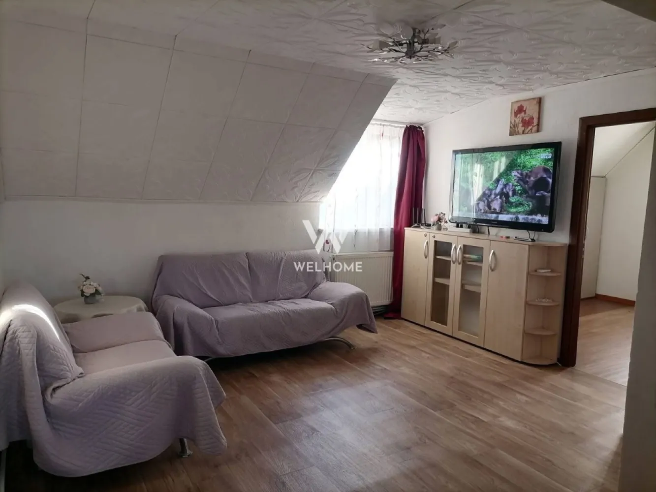 Ap 3 camere, complet mobilat, zonă liniștită, lângă Promenada Mall - Se oferă spre închiriere un apartament spațios și luminos, situat într-o zonă liniștită de case, ideal pentru persoane serioase care își doresc confort și acces rapid la punctele de interes din oraș.
Are o suprafata de 65 mp+ 8 mp suprafata balconului 
La doar 2 minute de Promenada Mall!!

Locuința este complet mobilată și utilată „la cheie”, exact ca în poze: living generos cu zonă de relaxare și TV, bucătărie separată complet echipată, 2 dormitoare, baie cu cadă și mașină de spălat, plus multiple spații de depozitare. Beneficiază de aer condiționat și lumină naturală din plin.

✔ 3 camere decomandate
✔ Complet mobilat și utilat
✔ Aer condiționat
✔ Zonă liniștită, de case

Se închiriază pe termen lung.
Nu se acceptă fumători sau animale de companie.

 Preț: 350 €/lună + o lună garanție (fix)