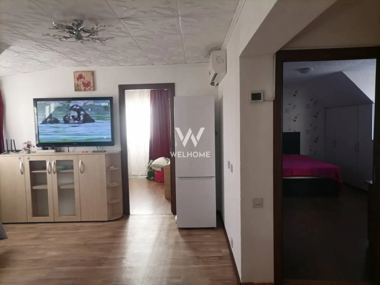 Ap 3 camere, complet mobilat, zonă liniștită, lângă Promenada Mall - Se oferă spre închiriere un apartament spațios și luminos, situat într-o zonă liniștită de case, ideal pentru persoane serioase care își doresc confort și acces rapid la punctele de interes din oraș.
Are o suprafata de 65 mp+ 8 mp suprafata balconului 
La doar 2 minute de Promenada Mall!!

Locuința este complet mobilată și utilată „la cheie”, exact ca în poze: living generos cu zonă de relaxare și TV, bucătărie separată complet echipată, 2 dormitoare, baie cu cadă și mașină de spălat, plus multiple spații de depozitare. Beneficiază de aer condiționat și lumină naturală din plin.

✔ 3 camere decomandate
✔ Complet mobilat și utilat
✔ Aer condiționat
✔ Zonă liniștită, de case

Se închiriază pe termen lung.
Nu se acceptă fumători sau animale de companie.

 Preț: 350 €/lună + o lună garanție (fix)