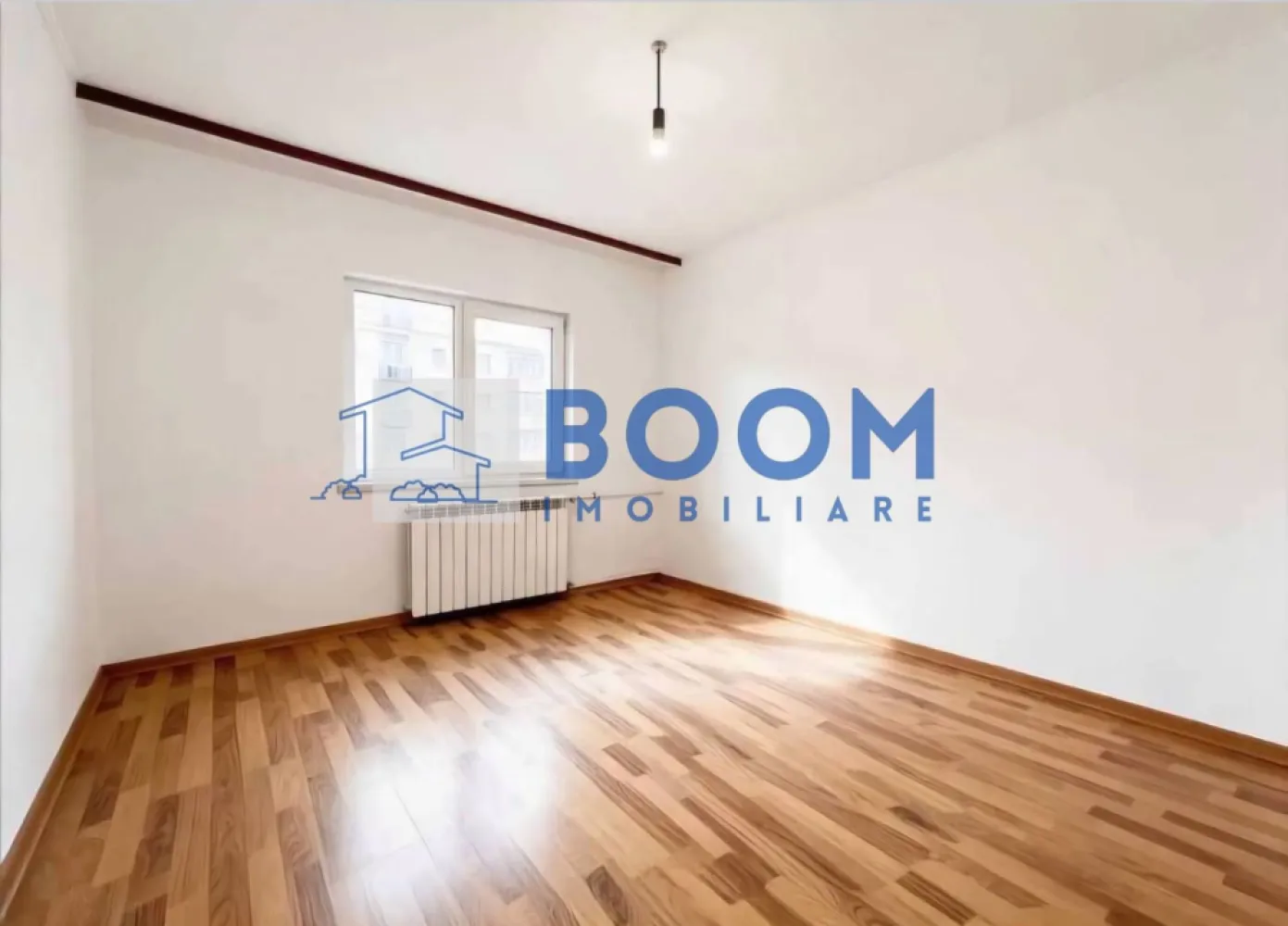 Apartament 2 Camere | Zona Ostroveni | Etaj 2 - BOOM Imobiliare vă propune spre vânzare un apartament cu 2 camere, situat la etajul 2, în zona Ostroveni.

Locuința are o suprafață utilă de 50 mp, este luminoasă, bine compartimentată și se află într-un bloc anvelopat, oferind confort termic și costuri reduse la întreținere.

Poziționat într-o zonă liniștită, cu acces rapid către școli, magazine și mijloace de transport, apartamentul este ideal atât pentru locuit, cât și pentru investiție.

Apartamentul este liber și disponibil imediat.

Pentru mai multe informații și programarea unei vizionări, contactați BOOM Imobiliare. CP3226110