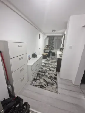 Vând apartament 2 camere Straja