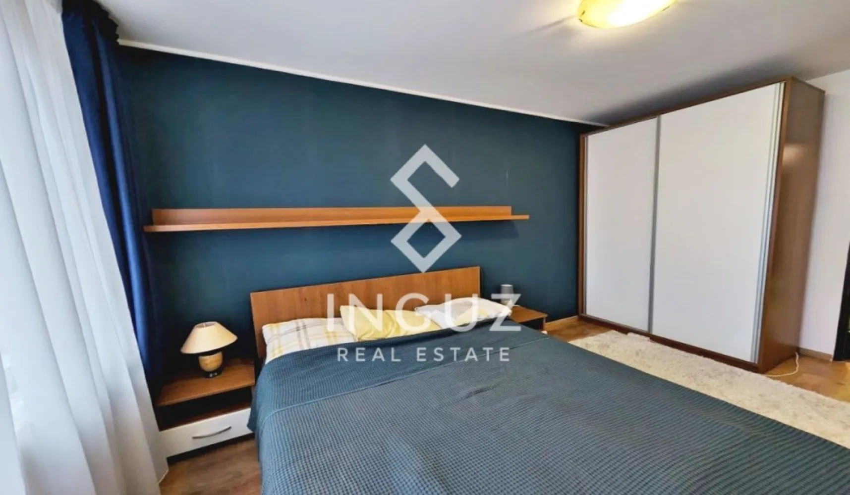 Apartament 2 camere de închiriat | Titan – Auchan Titan, București - Apartament 2 camere de închiriat | Titan – Auchan Titan, București

Preț: 550 €
Comision agenție: 50%

Locație:

Titan – în apropiere de Auchan Titan

2 minute de stația de tramvai
10 minute de stația de metrou 1 Decembrie 1918
Detalii proprietate:
Tip: apartament 2 camere
Compartimentare: decomandat
Suprafață utilă: 50 m²
Balcon: 3 m²
Etaj: 9 / 10
An construcție: înainte de 1977
Bloc reabilitat termic
Loc de parcare inclus
Disponibilitate: imediată
Dotări:
Complet mobilat și utilat
Aer condiționat
Frigider
TV
Bucătărie complet echipată
Cuptor cu microunde
Mașină de spălat rufe
2 debarale pentru depozitare
Descriere:

Apartament spațios de 2 camere, situat într-o zonă bine conectată din Titan, aproape de Auchan și mijloace de transport.

Locuința este decomandată, oferind un spațiu bine organizat, complet mobilat și utilat, pregătit pentru mutare imediată.

Etajul 9 oferă lumină naturală și o priveliște deschisă, iar blocul este reabilitat termic pentru un confort sporit.

Condiții:
Se închiriază către cupluri
Pentru mai multe poze și detalii / For more photos & details:

www.inguzrealestate.com

Inguz Real Estate

📱 +40 774 017 567 (WhatsApp)
📱 +40 724 922 092
✉️ info@inguzrealestate.com