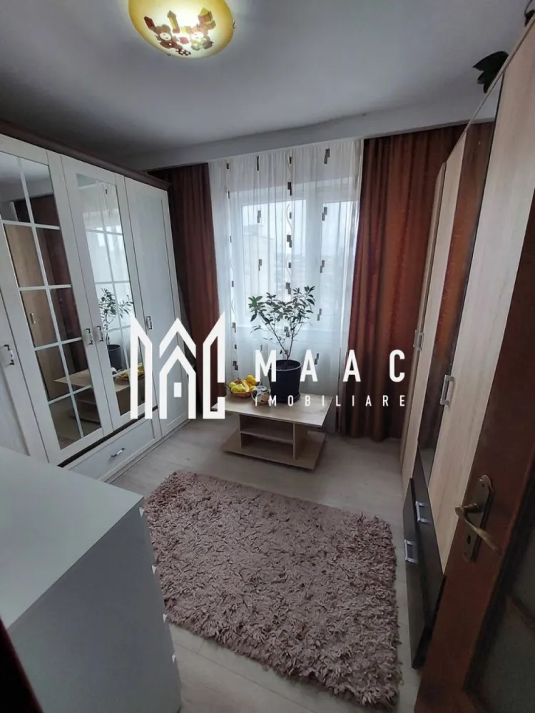 Apartament 3 camere | Ostroveni | Hermes | mobilat si utilat | centrala - MAAC IMOBILIARE vă propune spre vânzare un apartament 3 camere decomandat, etaj 7/10 complet mobilat și utilat – zona Hermes, Ostroveni | Râmnicu Vâlcea
MAAC IMOBILIARE vă prezintă o oportunitate excelentă de achiziție: un apartament cu 3 camere, decomandat, situat într-una dintre cele mai apreciate zone ale municipiului Râmnicu Vâlcea – Hermes, în cartierul Ostroveni.
Proprietatea se remarcă prin compartimentarea eficientă, poziționarea avantajoasă la etaj intermediar și faptul că se vinde complet mobilată și utilată, fiind pregătită pentru mutare imediată, fără investiții suplimentare.
Suprafețe:
Suprafață utilă: 47,61 mp
Balcon: 3,91 mp
Suprafață totală: 51,52 mp
Etaj: 7 din 10
Etaj intermediar – echilibru ideal între confort termic și priveliște
Bloc cu regim de înălțime P+10
Compartimentare practică și funcțională:
-Living generos, luminos, ideal pentru relaxare și socializare
-Două dormitoare bine dimensionate, potrivite atât pentru familie, cât și pentru birou/guest room
-Bucătărie separată, eficient organizată
-Baie
-Balcon – spațiu suplimentar pentru depozitare sau relaxare
Compartimentarea decomandată oferă intimitate și un flux optim al spațiului, fiind potrivită pentru orice tip de familie.
Dotări și finisaje:
Se vinde complet mobilat și utilat, conform fotografiilor
Centrală termică proprie – control eficient al costurilor și confort termic sporit 
Mobilier bine întreținut
Electrocasnice incluse
Spații bine optimizate pentru depozitare
Apartament luminos, cu expunere favorabilă
Avantaje cheie:
-Mutare imediată – nu necesită renovări
-Etaj intermediar (7/10) – confort și siguranță
-Compartimentare decomandată (foarte căutată)
-Ideal atât pentru locuit, cât și pentru investiție
-Priveliște deschisă și lumină naturală pe tot parcursul zilei
Localizare – zona Hermes, Ostroveni:
Imobilul este amplasat într-o zonă cu acces facil către toate punctele de interes:
-magazine și supermarketuri
-școli și grădinițe
-farmacii și servicii
-mijloace de transport în comun
Zona este recunoscută pentru liniște, accesibilitate și infrastructură bine dezvoltată.
Ideal pentru:
-familie sau cuplu care își dorește o locuință gata de mutare
-investiție sigură, cu potențial ridicat de închiriere
Pentru mai multe informații sau pentru programarea unei vizionări, contactați echipa MAAC IMOBILIARE!
CP3017918