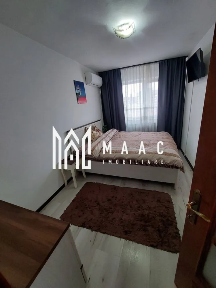 Apartament 3 camere | Ostroveni | Hermes | mobilat si utilat | centrala - MAAC IMOBILIARE vă propune spre vânzare un apartament 3 camere decomandat, etaj 7/10 complet mobilat și utilat – zona Hermes, Ostroveni | Râmnicu Vâlcea
MAAC IMOBILIARE vă prezintă o oportunitate excelentă de achiziție: un apartament cu 3 camere, decomandat, situat într-una dintre cele mai apreciate zone ale municipiului Râmnicu Vâlcea – Hermes, în cartierul Ostroveni.
Proprietatea se remarcă prin compartimentarea eficientă, poziționarea avantajoasă la etaj intermediar și faptul că se vinde complet mobilată și utilată, fiind pregătită pentru mutare imediată, fără investiții suplimentare.
Suprafețe:
Suprafață utilă: 47,61 mp
Balcon: 3,91 mp
Suprafață totală: 51,52 mp
Etaj: 7 din 10
Etaj intermediar – echilibru ideal între confort termic și priveliște
Bloc cu regim de înălțime P+10
Compartimentare practică și funcțională:
-Living generos, luminos, ideal pentru relaxare și socializare
-Două dormitoare bine dimensionate, potrivite atât pentru familie, cât și pentru birou/guest room
-Bucătărie separată, eficient organizată
-Baie
-Balcon – spațiu suplimentar pentru depozitare sau relaxare
Compartimentarea decomandată oferă intimitate și un flux optim al spațiului, fiind potrivită pentru orice tip de familie.
Dotări și finisaje:
Se vinde complet mobilat și utilat, conform fotografiilor
Centrală termică proprie – control eficient al costurilor și confort termic sporit 
Mobilier bine întreținut
Electrocasnice incluse
Spații bine optimizate pentru depozitare
Apartament luminos, cu expunere favorabilă
Avantaje cheie:
-Mutare imediată – nu necesită renovări
-Etaj intermediar (7/10) – confort și siguranță
-Compartimentare decomandată (foarte căutată)
-Ideal atât pentru locuit, cât și pentru investiție
-Priveliște deschisă și lumină naturală pe tot parcursul zilei
Localizare – zona Hermes, Ostroveni:
Imobilul este amplasat într-o zonă cu acces facil către toate punctele de interes:
-magazine și supermarketuri
-școli și grădinițe
-farmacii și servicii
-mijloace de transport în comun
Zona este recunoscută pentru liniște, accesibilitate și infrastructură bine dezvoltată.
Ideal pentru:
-familie sau cuplu care își dorește o locuință gata de mutare
-investiție sigură, cu potențial ridicat de închiriere
Pentru mai multe informații sau pentru programarea unei vizionări, contactați echipa MAAC IMOBILIARE!
CP3017918