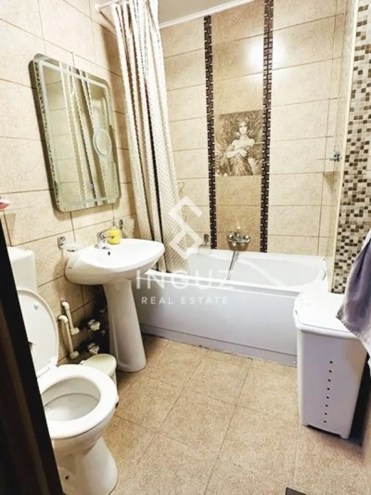 Apartament 2 camere de închiriat | Titan – IOR - Apartament 2 camere de închiriat | Titan – IOR
520 € / lună (negociabil)

Location: Titan – IOR, București
Etaj: 1
Suprafață utilă: 55 m² + balcon mare (pe toată lungimea sufrageriei)
An construcție: 1977 – 1990
Tip: Apartament 2 camere
Stare: Renovare recentă (2024)
Disponibil: imediat

Description (EN)

Proprietar, ofer spre închiriere apartament cu 2 camere situat în zona Titan – IOR, într-o locație foarte bine conectată și liniștită.

Apartamentul a fost renovat complet în 2024 și se află la etajul 1. Are acces din două străzi: Intrarea Horbotei și Aleea Buchetului.

Locație excelentă:

7 minute de mers pe jos până la stația de metrou Titan
5 minute de Parcul IOR
zonă verde, liniștită, cu acces rapid către punctele principale din oraș

Apartamentul este ideal pentru locuire pe termen lung, oferind confort, lumină naturală și acces rapid la transport și facilități.

Commission: 50% aplicabilă