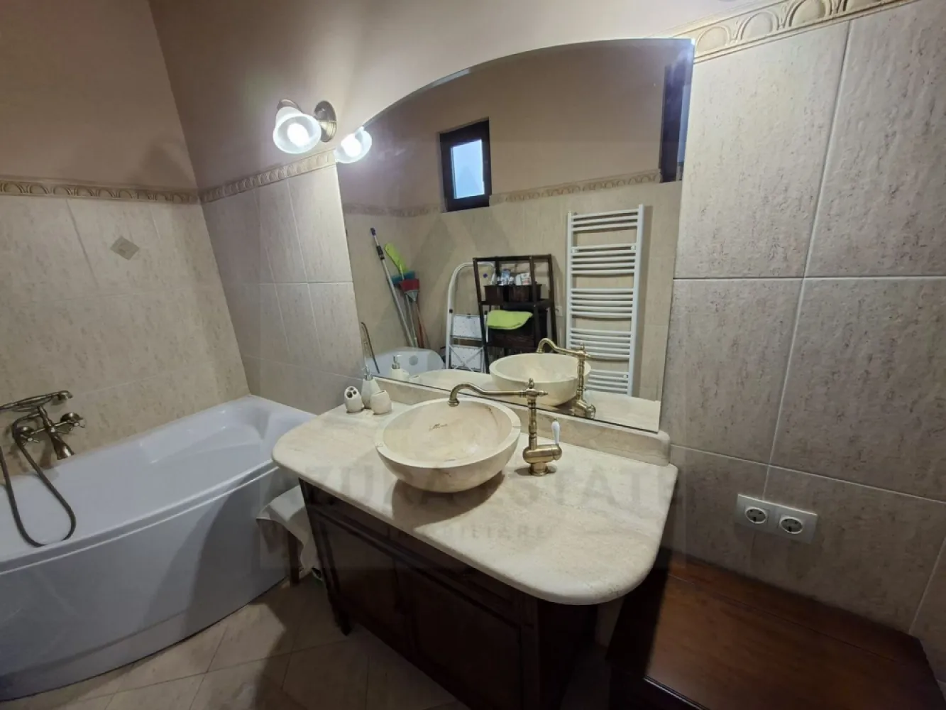 Apartament ultracentral 68 mp utili renovat premium Strada Arhivelor