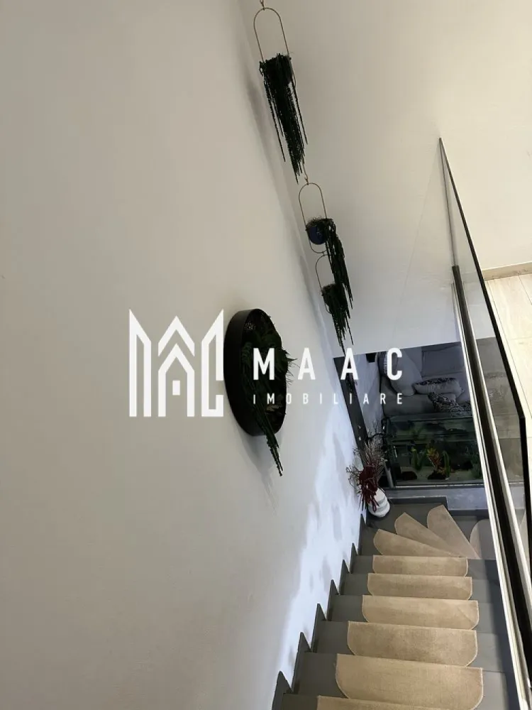 Casă insiruita 4 camere | 150 mpu | Selimbar - MAAC Imobiliare vă propune spre vânzare o casă intr-o zonă liniștită din Șelimbăr construită în 2016, pe un teren de 318 mp. Proprietatea oferă aproximativ 150 mp utili, distribuiți pe parter și etaj.

La parter regăsim holul, o baie, dressingul, bucătăria și livingul open-space, precum și terasa exterioară. Etajul este format din trei camere, fiecare cu balcon, două băi și un hol.

Curtea este amenajată, dispune de garaj și patru locuri de parcare, iar întreaga proprietate este împrejmuită și dotată cu poartă pietonală și auto. Casa se predă la cheie, cu toate utilitățile disponibile.

Pentru mai multe detalii, vă rugăm sa ne contactați, specificand ID: CP2809096