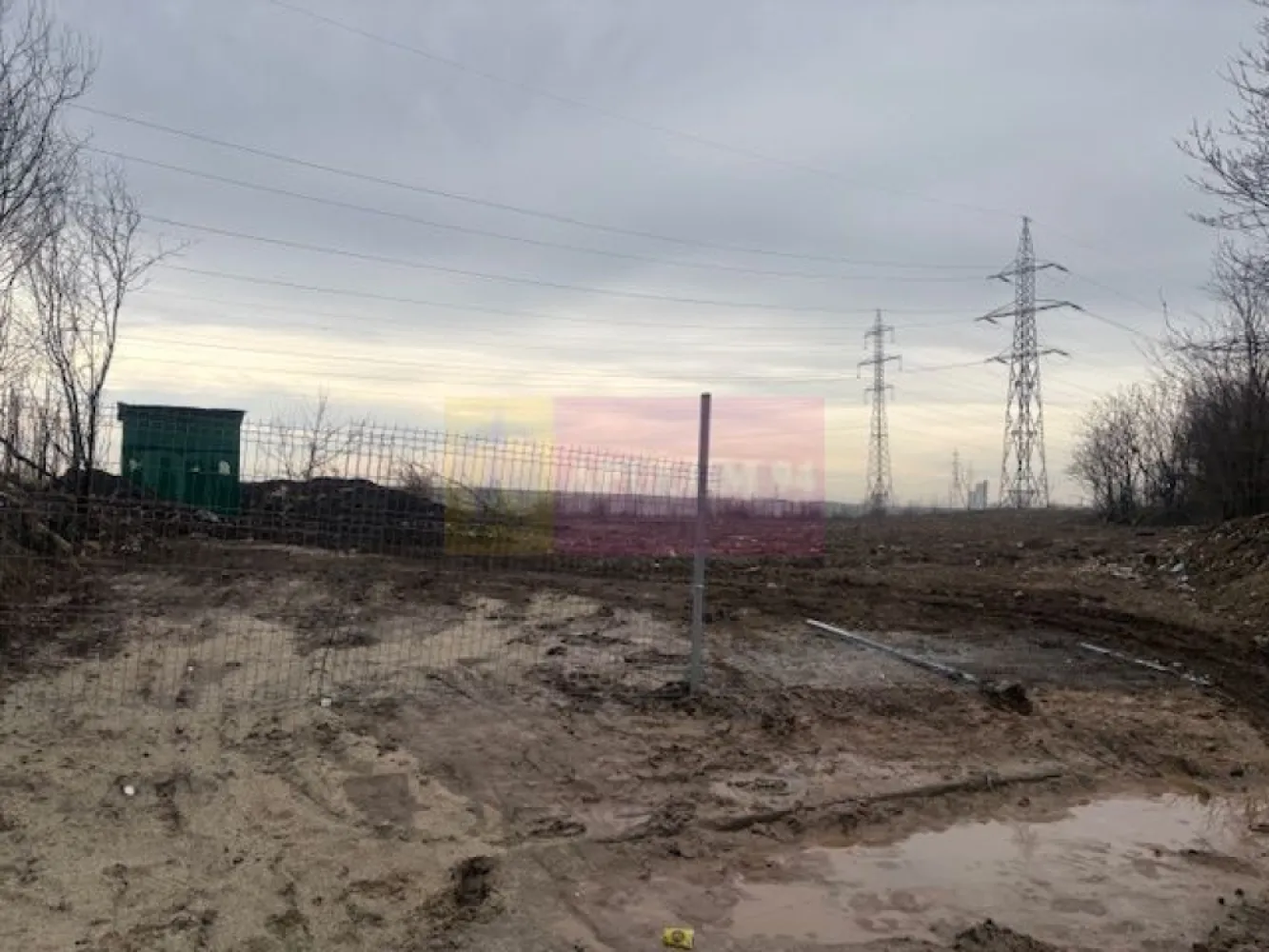 OPORTUNITATE DEZVOLTARE PROIECT IMOBILIAR! Teren Bd Timisoara Cet Vest - Compania imobiliara Apulum 94 va propune un teren situat pe Bd Timisoara , in zona Cet Vest.
Terenul are acces la un drum de 10 m latime si are 2 deschideri la acest drum.
Exista urbanism valabil in scopul construirii unui ansamblu rezidential- locuinte colective, comert si servicii cu regim de inaltime 2S+P+4E( 4 blocuri); 2S+P+7E( 2 blocuri) , 2S+P+7+ et 8-9 retrase( 3 blocuri), amenajare incinta, imprejmuire teren si organizare executare lucrari. 
Terenul apartine de sectorul 6 si este pe persoana juridica. 
Terenul are acces la toate utilitatile. 
Pentru alte detalii si vizionari nu ezitati sa ma contactati pe nr 0733683446- Laura Ionescu.