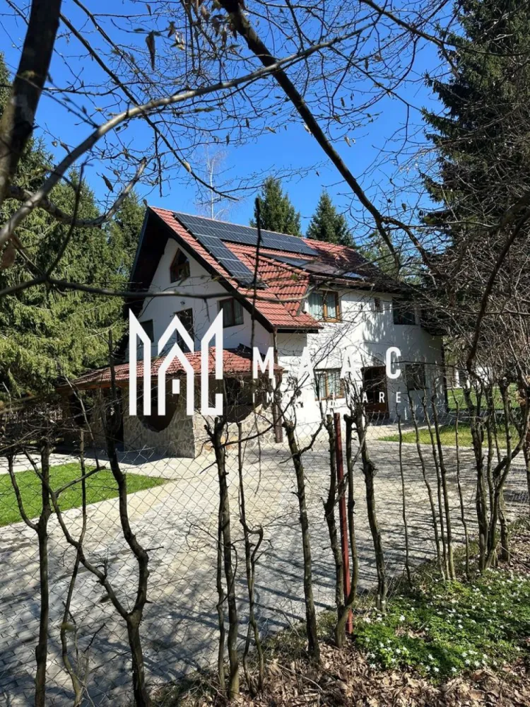 Casa de vacanta I 200 mp I Teren 1000 mp I Valea Avrigului - MAAC Imobiliare vă propune spre vânzare o casă de vacanță deosebită, situată într-o zonă liniștită și pitorească, pe Valea Avrigului, ideală atât pentru relaxare, cât și pentru investiție.

Proprietatea dispune de 7 camere, dintre care 5 dormitoare spațioase cu baie proprie,7 băi total ,fiind perfect compartimentată pentru confortul unei familii numeroase sau pentru a fi exploatată în regim turistic. Mansarda open space oferă un spațiu generos si este in plus fata de metri patrati utili,ideal pentru zonă de relaxare sau activități recreative, iar pivnița adaugă un plus de utilitate proprietății.Filigorie de 60 mp

Casa este amenajată cu bun gust, la standarde de lux, și se vinde complet mobilată și utilată, fiind pregătită pentru mutare imediată. În exterior, regăsim un spațiu special amenajat pentru barbecue și o magazie pentru depozitare, completând perfect funcționalitatea proprietății.

Imobilul este racordat la utilități, beneficiind de curent electric, apă, fosă septică și o centrală performantă pe peleți, care asigură un confort termic ridicat și eficiență energetică.
Casa dispune de Panouri Solare de 6 kw + Baterie de 5 KW

Datorită poziționării excelente într-o zonă turistică apreciată, această proprietate este ideală ca locuință de vacanță, reședință permanentă sau poate fi transformată cu ușurință într-o pensiune, oferind un potențial investițional ridicat

Pentru mai multe detalii precizati ca ati vazut anuntul cu ID CP3019257