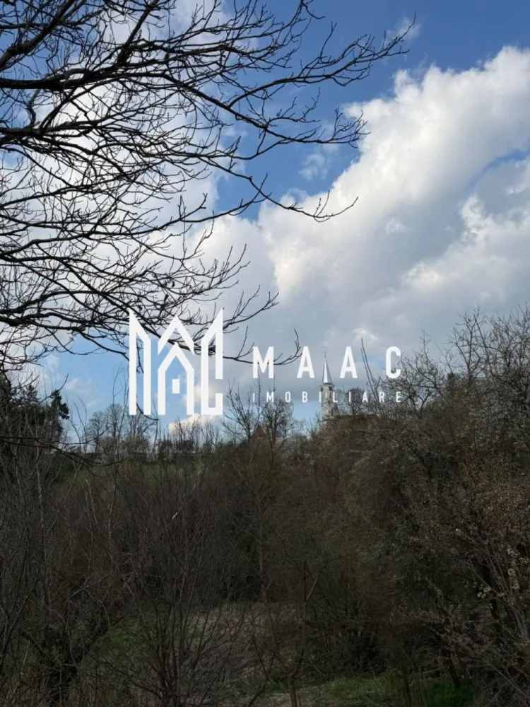 Casă de vânzare în Alțâna | teren 831 mp | poziție centrală - MAAC Imobiliare vă propune la vânzare o casă situată în localitatea Alțâna, în zona centrală, o oportunitate excelentă pentru cei care își doresc liniște, spațiu și potențial de dezvoltare, la doar o distanță accesibilă de Sibiu:

Proprietatea este amplasată pe un teren generos de 831 mp, oferind suficient spațiu pentru grădină, relaxare sau extindere. Casa este compusă din două camere, o bucătărie și un dormitor, fiind ideală pentru amenajarea unei case de vacanță sau a unei locuințe permanente pentru cei care apreciază viața la țară.

Imobilul dispune de utilități esențiale precum curent electric și apă, iar gazul se află la poartă, facilitând racordarea ulterioară. Canalizarea este în curs de implementare în zonă, ceea ce adaugă un plus de valoare pe termen mediu. În prezent, locuința nu dispune de baie, oferind astfel posibilitatea viitorului proprietar de a-și personaliza spațiul după propriile nevoi și preferințe.

Casa necesită unele îmbunătățiri, însă acest aspect oferă libertatea de a o transforma într-un cămin autentic, adaptat stilului propriu. Curtea generoasă și poziționarea centrală în localitate adaugă un plus de atractivitate, fiind potrivită atât pentru locuire, cât și pentru investiție.

Pentru mai multe detalii precizati telefonic ca ati vazut anuntul cu ID: CP3019229