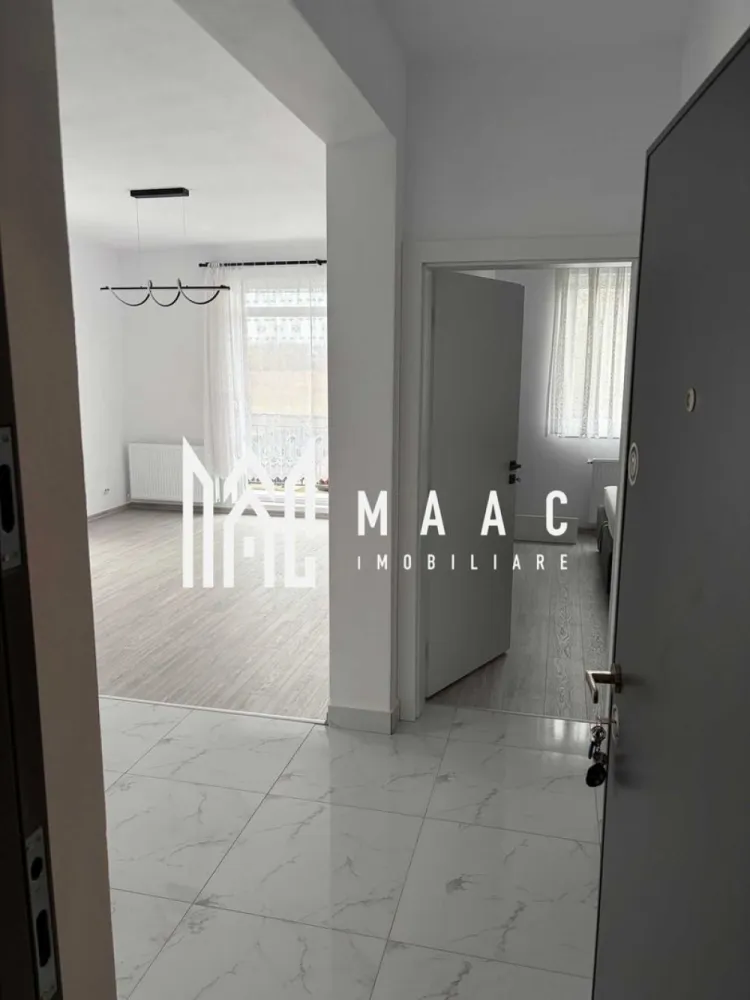 Apartament 2 Camere | 50 Mp | Zona Magnolia - MAAC Imobiliare propune spre închiriere un apartament modern, cu 2 camere, situat în ansamblul Magnolia Residence la parterul înalt al unui imobil cu 3 etaje.
Blocul este nou, finalizat în urmă cu aproximativ 6 luni, foarte curat, întreținut și sigur.

Detalii apartament
Suprafață utilă: aprox. 50 mp
Compartimentare: living open-space cu bucătărie, dormitor separat, baie, hol,balcon 
Parter înalt 
Loc de parcare subteran 

Dotări și amenajări
Mobilier baie și dormitor complet nou, neutilizat
Livingul și bucătăria sunt nemobilate – viitorul chiriaș are posibilitatea să-și aducă propriul mobilier și electrocasnice
În acest caz, se poate conveni o reducere temporară a chiriei sau posibilitatea ca bunurile achiziționate să fie preluate de chiriaș la plecare

Condiții de închiriere
Contract minim: 12 luni
Ideal pentru o persoană sau un cuplu care își dorește confort, liniște și stabilitate într-o zonă nouă și bine conectată a orașului.
Nu se acceptă animale de companie
Se percepe garantie in cuantumul unei chirii lunare

 Pentru mai multe detalii sau pentru programarea unei vizionări, vă rugăm să specificați ID: CP2808387