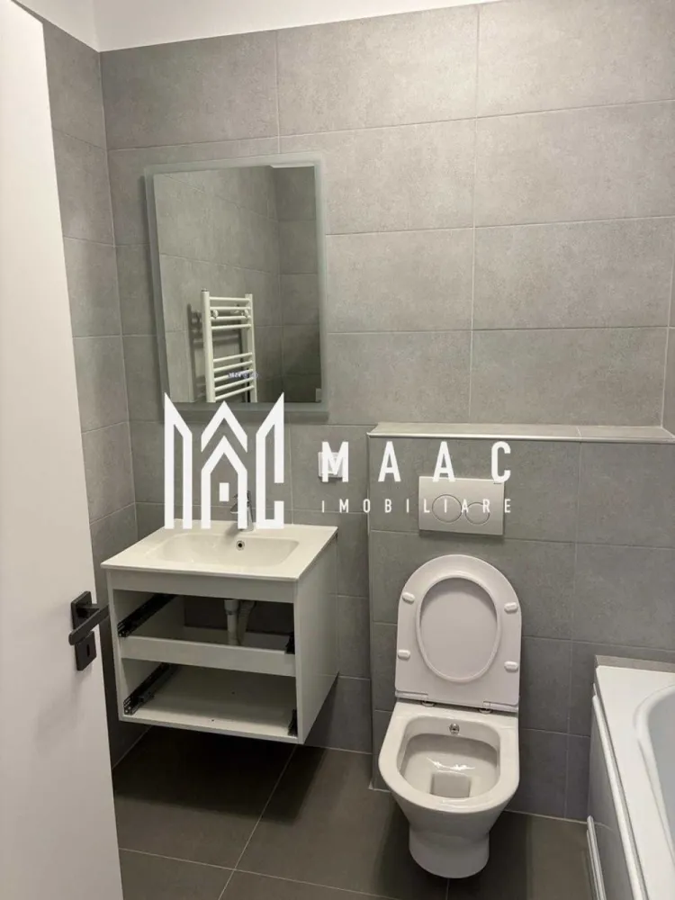 Apartament 2 Camere | 50 Mp | Zona Magnolia - MAAC Imobiliare propune spre închiriere un apartament modern, cu 2 camere, situat în ansamblul Magnolia Residence la parterul înalt al unui imobil cu 3 etaje.
Blocul este nou, finalizat în urmă cu aproximativ 6 luni, foarte curat, întreținut și sigur.

Detalii apartament
Suprafață utilă: aprox. 50 mp
Compartimentare: living open-space cu bucătărie, dormitor separat, baie, hol,balcon 
Parter înalt 
Loc de parcare subteran 

Dotări și amenajări
Mobilier baie și dormitor complet nou, neutilizat
Livingul și bucătăria sunt nemobilate – viitorul chiriaș are posibilitatea să-și aducă propriul mobilier și electrocasnice
În acest caz, se poate conveni o reducere temporară a chiriei sau posibilitatea ca bunurile achiziționate să fie preluate de chiriaș la plecare

Condiții de închiriere
Contract minim: 12 luni
Ideal pentru o persoană sau un cuplu care își dorește confort, liniște și stabilitate într-o zonă nouă și bine conectată a orașului.
Nu se acceptă animale de companie
Se percepe garantie in cuantumul unei chirii lunare

 Pentru mai multe detalii sau pentru programarea unei vizionări, vă rugăm să specificați ID: CP2808387