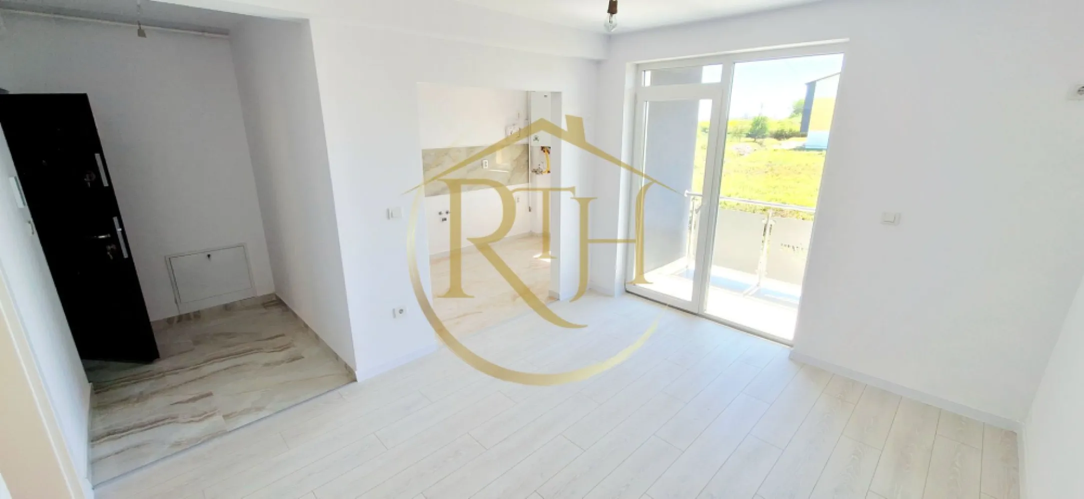 Oferim spre vanzare apartamente noi, 0% Comision, situate in Giroc - Avem deosebita placere de a va oferi spre vanzare, direct de la dezvoltator Premium Residence, aparamente cu 1 camera, 2 camere si 3 camere, situate in cel mai nou complex rezidential din zona Calea Urseni, complex in plina dezvoltare .
Apartamentele se predau la cheie, finisaje de lux de cea mai buna calitate si compartimentare eficienta care satisface toate nevoile clientilor nostri ( decomandate sau semidecomandate ), spatiile sunt generoase si cu multa lumina naturala.
Complexul Premium Residence se afla in zona Calea Urseni, in apropiere de Centre Comerciale, magazine si supermarket.uri precum, Profi, Lidl, Mega, Continental .
Constructia este din caramida poroterm, izolatie eficienta, geamuri termopan, iar confortul termic este asigurat cu ajutorul centralei pe gaz si incalzire in pardoseala .
Locuitorii complexului Premium Residence beneficieaza la achizitionarea unui apartament si de un loc de parcare GRATUIT, loc de joaca pentru copii, parcuri, suport pentru biciclete, iluminat stradal si supraveghere video pentru fiecare imobil .
Acceptăm orice tip de credit bancar şi oferim GRATUIT consultanţă în vederea obţinerii unui credit pentru achiziţionarea imediată a unui apartament din complexul Premium Residence .
Preturile incep de la : - 1 camera - 37 mp - 71500 euro
- 2 camere - de la 43 mp la 50 mp - intre 79500 euro pana la 90000 euro
- 3 camere - 58 mp - 101000 euro .
Acum poti viziona si online accesand link.ul de youtube : https://youtu.be/Jlw0RFwvRIg?is=K5s0L9a9JX1IZ7Wa
Proprietatre reprezentata de RealTimHouse.ro - Un pas spre un loc doar al tau !
Va asteptam cu drag la o vizionare .