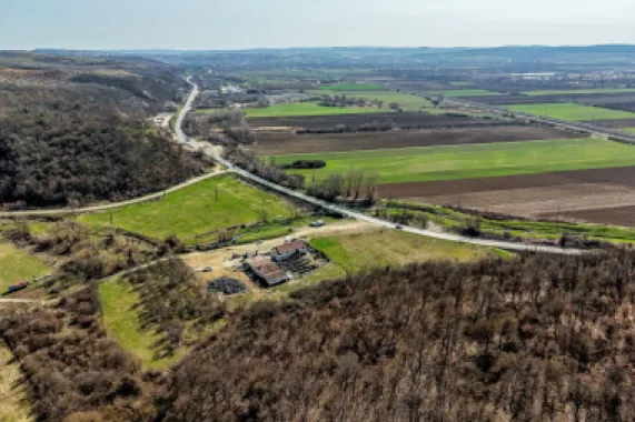 1,2 ha teren comercial/industrial cu hale in Baratca Paulis Arad