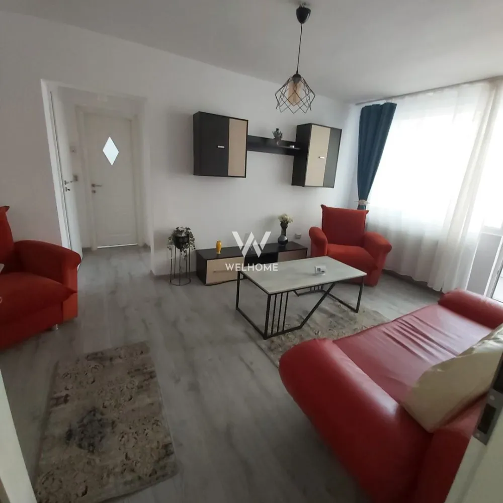 Apartament 2 camere de inchiriat. Mihai Viteazu, Sibiu - Va oferim spre inchiriere un apartament cu 2 camere, semidecomandat, situat la parterul unui bloc de 10 etaje de pe Bulevardul Mihai Viteazu din Sibiu.
Recent eliberat
Compartimentare:
Hol, bucatarie, living cu iesire pe balcon, hol , baie, dormitor
Nu se accepta animale de companie

Pret: 400 euro/luna, usor negociabil 
Se percepe o garantie 
Comision agentie 50% din contravaloarea unei chirii
Detalii si vizionari: 0752.088.381