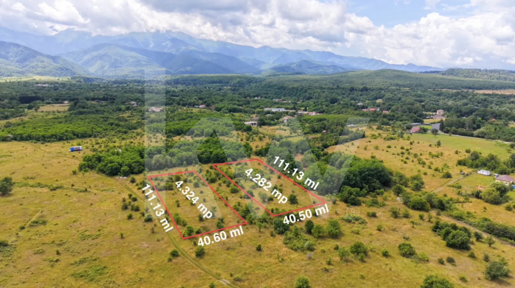 Teren extravilan de vânzare - Valea Avrigului, Sibiu - Teren agricol format din două parcele mari alăturate - categoria fâneață, cu acces asigurat prin cotă indiviză de drum inclusă.
•  Parcela 1 – 4.282 mp
•  Parcela 2 – 4.324 mp
Total: 8.606 mp teren arabil + 2.586 mp cotă indiviză drum.
Teren cu potențial bun pentru agricultură, pășunat sau investiții.

Avantaje:
•  Suprafață generoasă și compactă
•  Acces direct inclus prin cota de drum
•  Priveliște deosebită spre Munții Făgăraș 
•  Curentul în imediata vecinătate 
•  Documentație clară
•  Locație liniștită în extravilan Avrig
Coordonate Google Maps:      https://maps.app.goo.gl/hnKa177dMhuxwsk5A
Terenul se vinde doar integral, nu se fracționează.
Pentru informații suplimentare sau vizionare, nu ezitați să ne contactați.