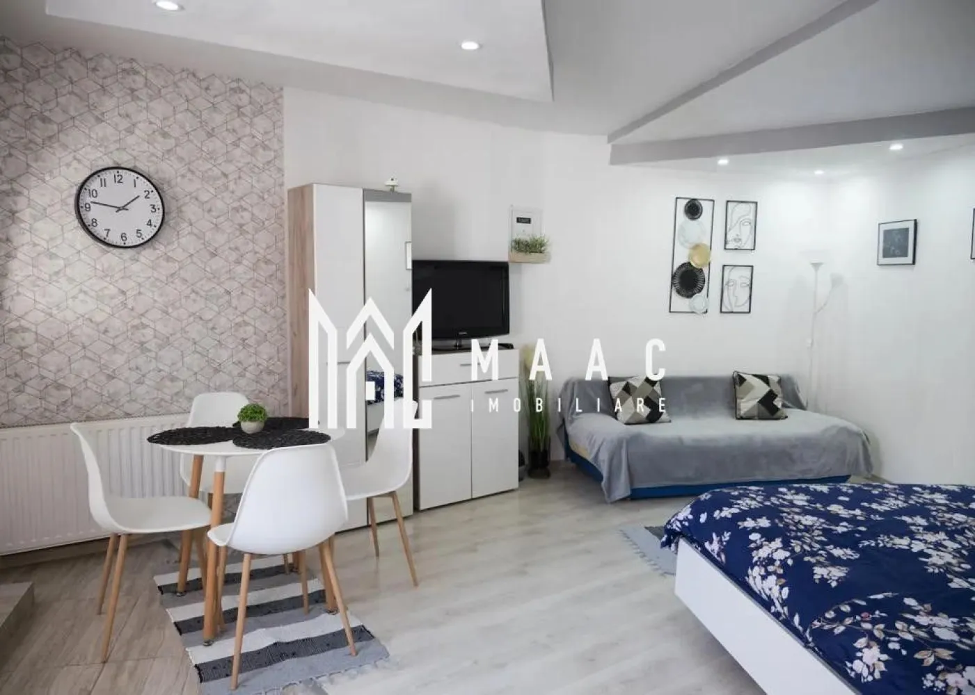 Apartament regim hotelier | Ultracentral | Afacere la cheie - MAAC Imobiliare va prezinta o garsonieră în inima Sibiului – ideală pentru investiție în regim hotelier.

Localizare:
La doar câțiva pași de principalele atracții turistice, piețe medievale, restaurante, cafenele și magazine locale.

Caracteristici:
Suprafață utilă: 30 mp.
Compartimentare concepută pentru a valorifica fiecare metru pătrat.
Complet mobilată și utilată, gata pentru locuit sau închiriat imediat.
Bucătărie open-space, echipată cu electrocasnice
Baie cu geam
Acoperiș și pod propriu, cu posibilitate de depozitare
Curte comună împărțită cu doi vecini.

Avantaje:
Funcționează în regim hotelier activ, oferind randament investițional imediat.
Zonă cu cerere ridicată pentru cazare turistică și pentru locuințe de tip boutique.
Întreținere redusă și costuri optime de administrare.

Pentru mai multe detalii precizati telefonic ca ati vazut anuntul cu ID: CP2807508