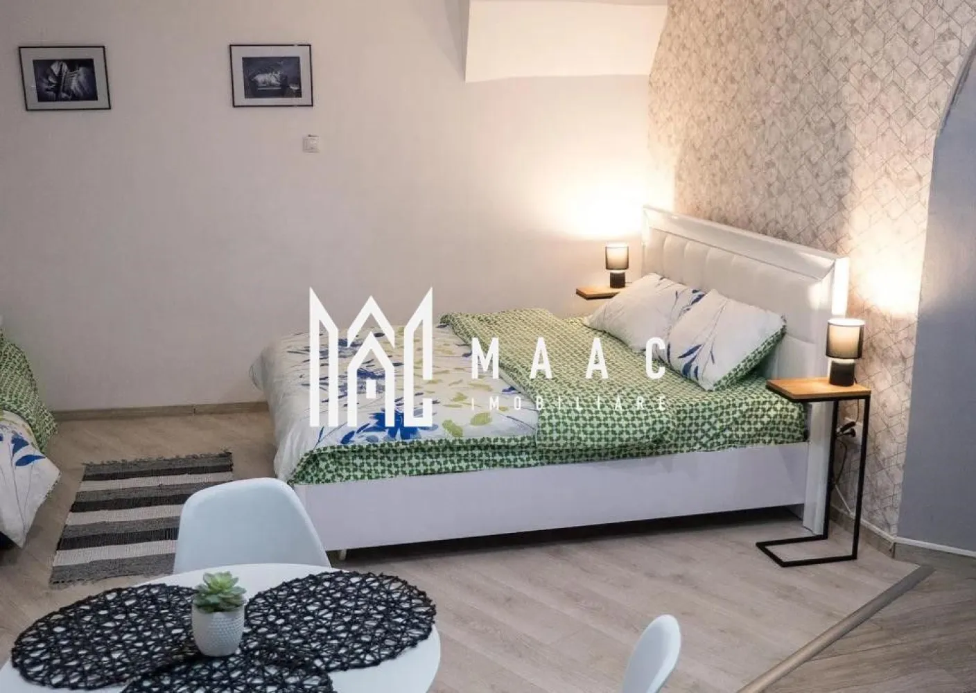 Apartament regim hotelier | Ultracentral | Afacere la cheie - MAAC Imobiliare va prezinta o garsonieră în inima Sibiului – ideală pentru investiție în regim hotelier.

Localizare:
La doar câțiva pași de principalele atracții turistice, piețe medievale, restaurante, cafenele și magazine locale.

Caracteristici:
Suprafață utilă: 30 mp.
Compartimentare concepută pentru a valorifica fiecare metru pătrat.
Complet mobilată și utilată, gata pentru locuit sau închiriat imediat.
Bucătărie open-space, echipată cu electrocasnice
Baie cu geam
Acoperiș și pod propriu, cu posibilitate de depozitare
Curte comună împărțită cu doi vecini.

Avantaje:
Funcționează în regim hotelier activ, oferind randament investițional imediat.
Zonă cu cerere ridicată pentru cazare turistică și pentru locuințe de tip boutique.
Întreținere redusă și costuri optime de administrare.

Pentru mai multe detalii precizati telefonic ca ati vazut anuntul cu ID: CP2807508