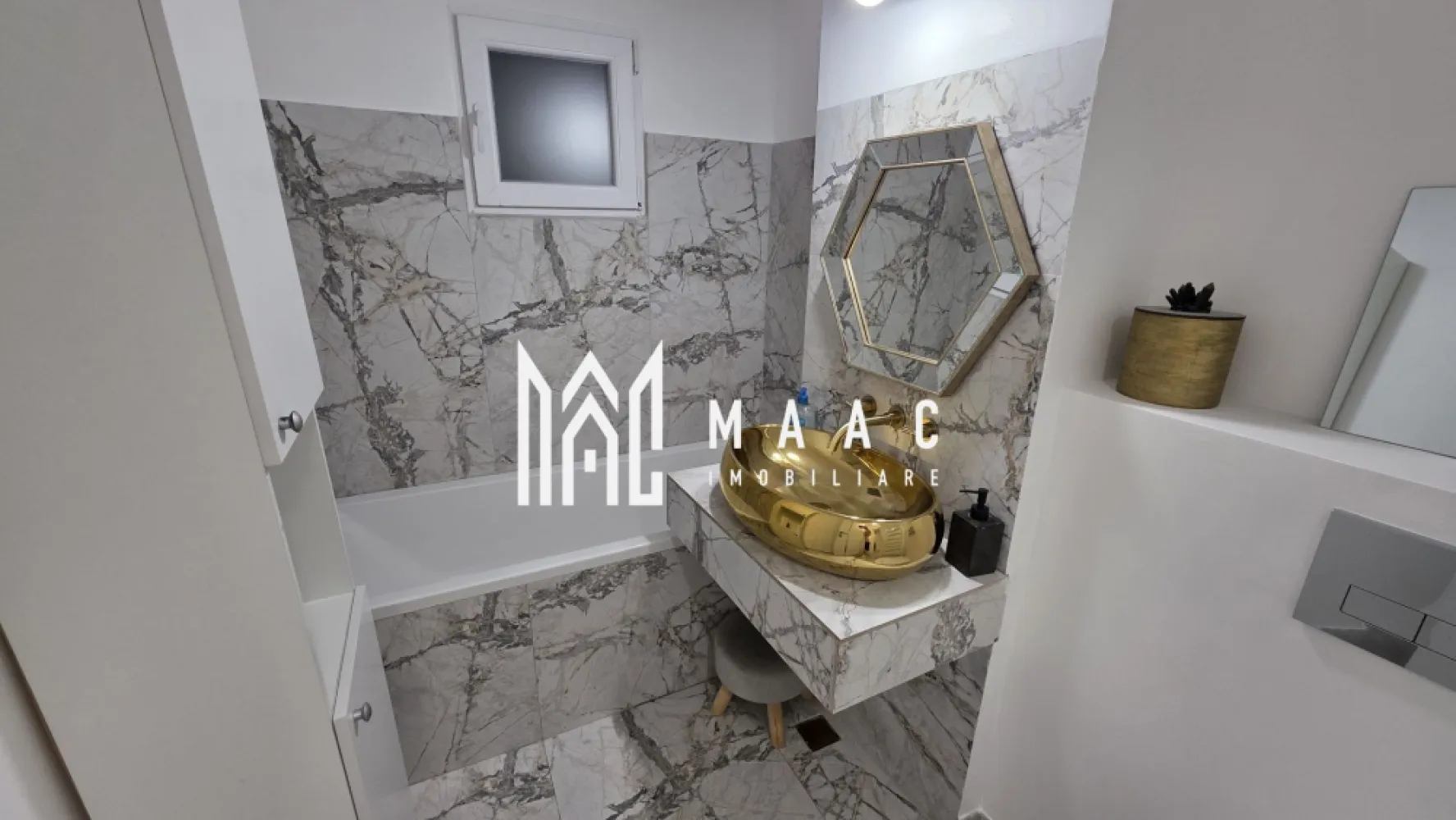 Apartament 3 camere | Decomandat | 70 MPU | Terezian - MAAC Imobiliare vă propune spre închiriere un apartament cu 3 camere situat în cartierul Terezian din Sibiu, o zonă accesibilă și bine conectată la principalele facilități urbane, ideală pentru locuire permanentă sau investiție.

Poziționarea este avantajoasă, imobilul fiind amplasat în apropiere de centru, gară și piață, cu acces facil către școli, magazine, bănci, farmacii și mijloace de transport în comun, oferind astfel un stil de viață practic și bine conectat.

Apartamentul este situat la parterul unui bloc cu 4 etaje, într-un imobil cu doar 2 locatari pe palier, beneficiind de liniște și intimitate. Compartimentarea este decomandată, eficientă și bine organizată, oferind confort și funcționalitate.

-3 camere decomandate
-bucătărie
-2 băi
-cămară
-debara
-pivniță spațioasă

Locuința se vinde complet mobilată și utilată, fiind pregătită pentru mutare imediată 
În proximitate se regăsesc centrul orașului, gara, piața, unități de învățământ, magazine, bănci, farmacii și stații de transport în comun, ceea ce asigură acces rapid către toate punctele de interes din Sibiu.

Condiții închiriere:

Chiriaș pe termen lung

Se acceptă studenți cu condiția respectării închirierii pe minim 1 an

Se acceptă străini

Se percepe garanție în cuantumul unei chirii

Potrivit și pentru o familie cu un copil

Pentru mai multe detalii sau pentru programarea unei vizionări, contactați-ne specificând codul de identificare al proprietății ID:CP3016281.