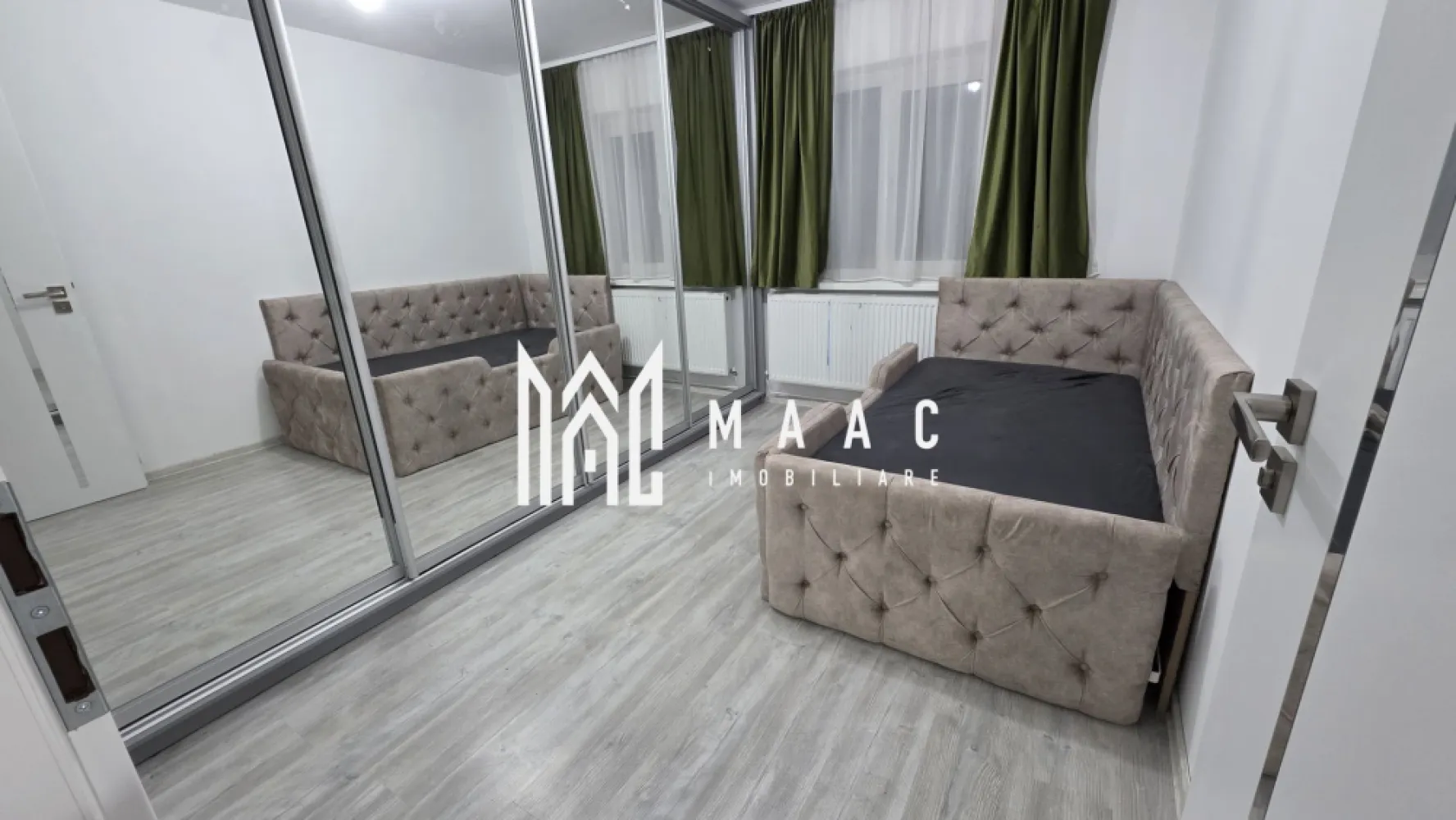 Apartament 3 camere | Decomandat | 70 MPU | Terezian - MAAC Imobiliare vă propune spre închiriere un apartament cu 3 camere situat în cartierul Terezian din Sibiu, o zonă accesibilă și bine conectată la principalele facilități urbane, ideală pentru locuire permanentă sau investiție.

Poziționarea este avantajoasă, imobilul fiind amplasat în apropiere de centru, gară și piață, cu acces facil către școli, magazine, bănci, farmacii și mijloace de transport în comun, oferind astfel un stil de viață practic și bine conectat.

Apartamentul este situat la parterul unui bloc cu 4 etaje, într-un imobil cu doar 2 locatari pe palier, beneficiind de liniște și intimitate. Compartimentarea este decomandată, eficientă și bine organizată, oferind confort și funcționalitate.

-3 camere decomandate
-bucătărie
-2 băi
-cămară
-debara
-pivniță spațioasă

Locuința se vinde complet mobilată și utilată, fiind pregătită pentru mutare imediată 
În proximitate se regăsesc centrul orașului, gara, piața, unități de învățământ, magazine, bănci, farmacii și stații de transport în comun, ceea ce asigură acces rapid către toate punctele de interes din Sibiu.

Condiții închiriere:

Chiriaș pe termen lung

Se acceptă studenți cu condiția respectării închirierii pe minim 1 an

Se acceptă străini

Se percepe garanție în cuantumul unei chirii

Potrivit și pentru o familie cu un copil

Pentru mai multe detalii sau pentru programarea unei vizionări, contactați-ne specificând codul de identificare al proprietății ID:CP3016281.